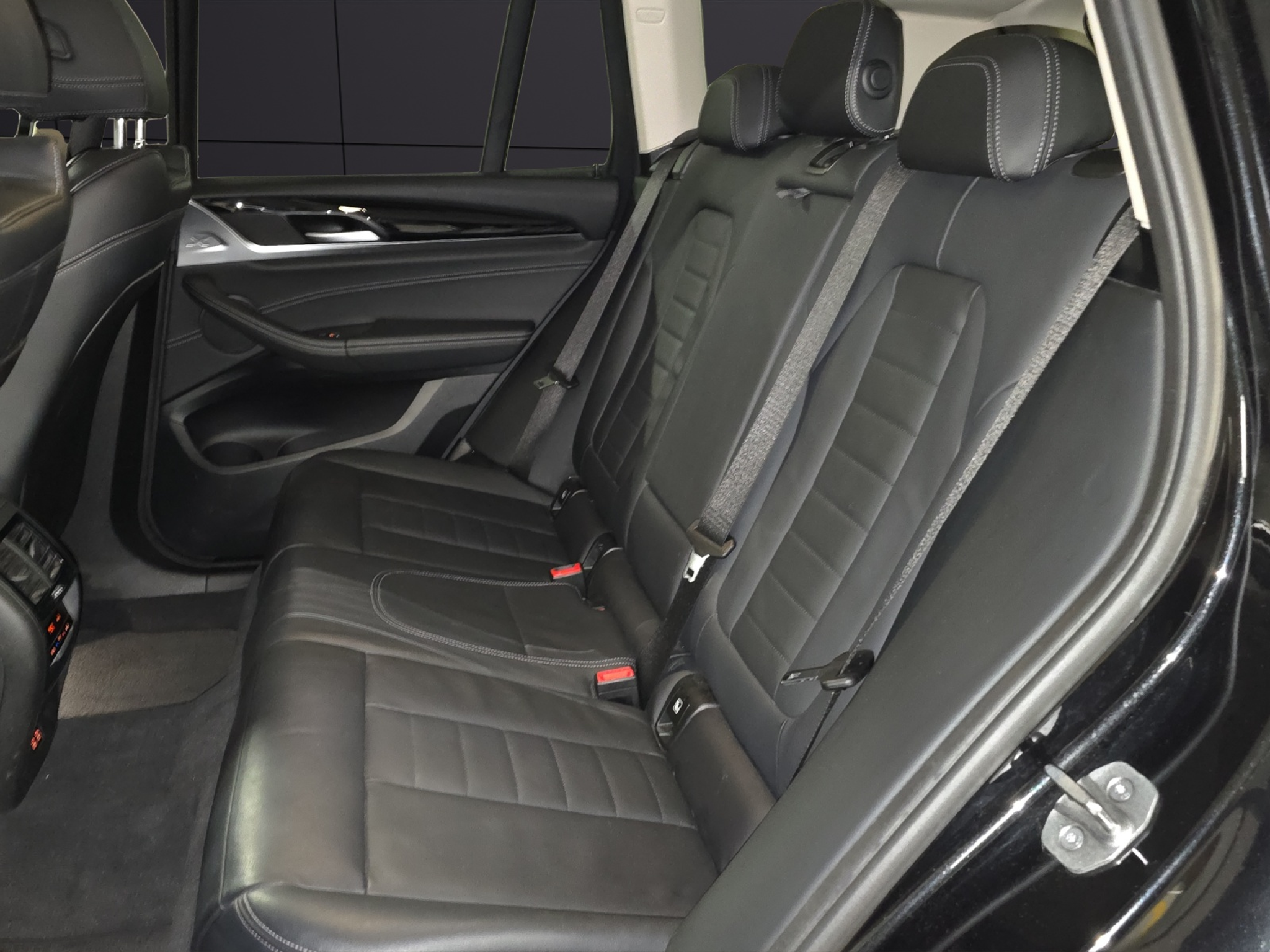 listing desktop thumbnail image 19