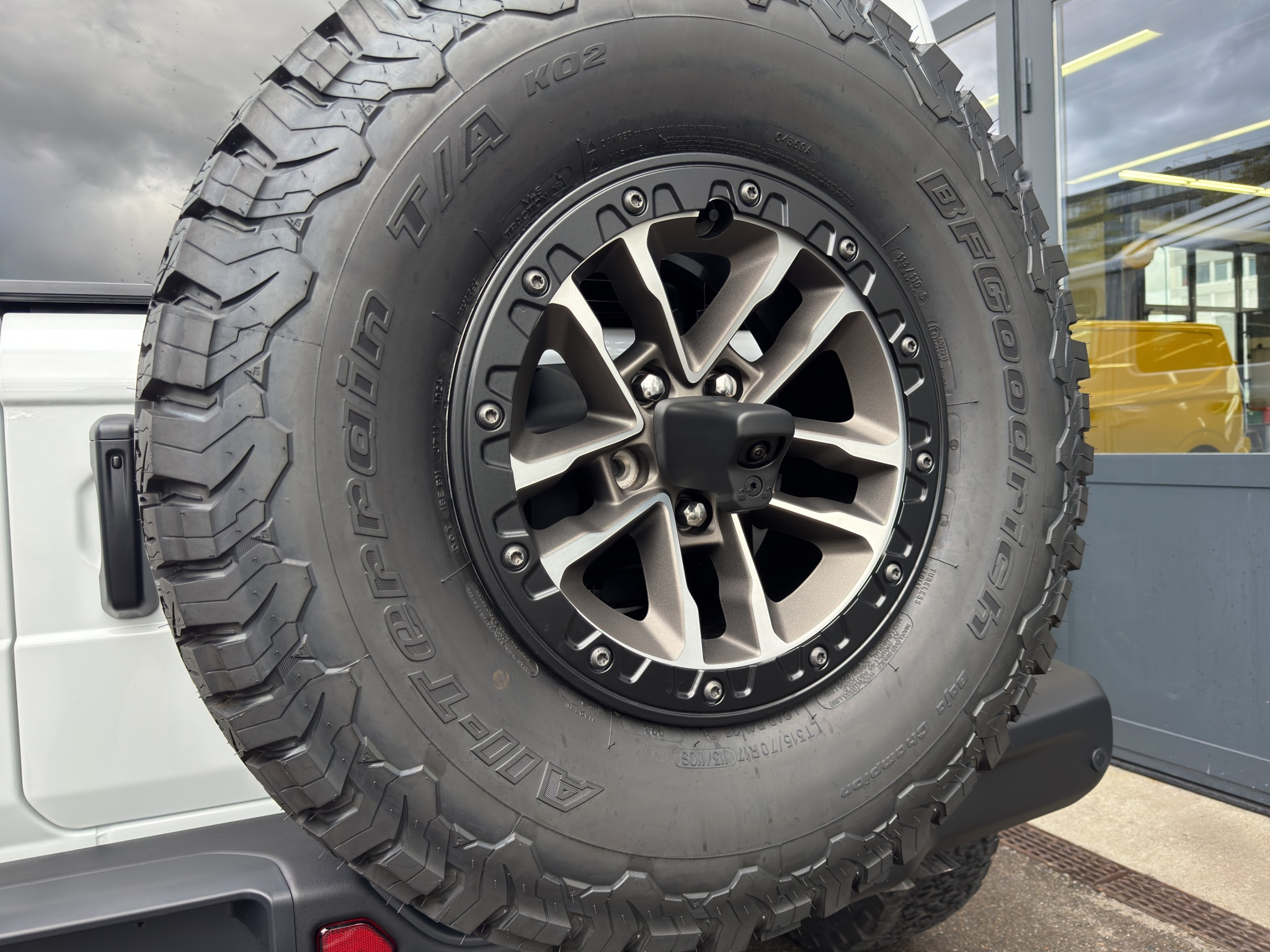 listing desktop thumbnail image 14