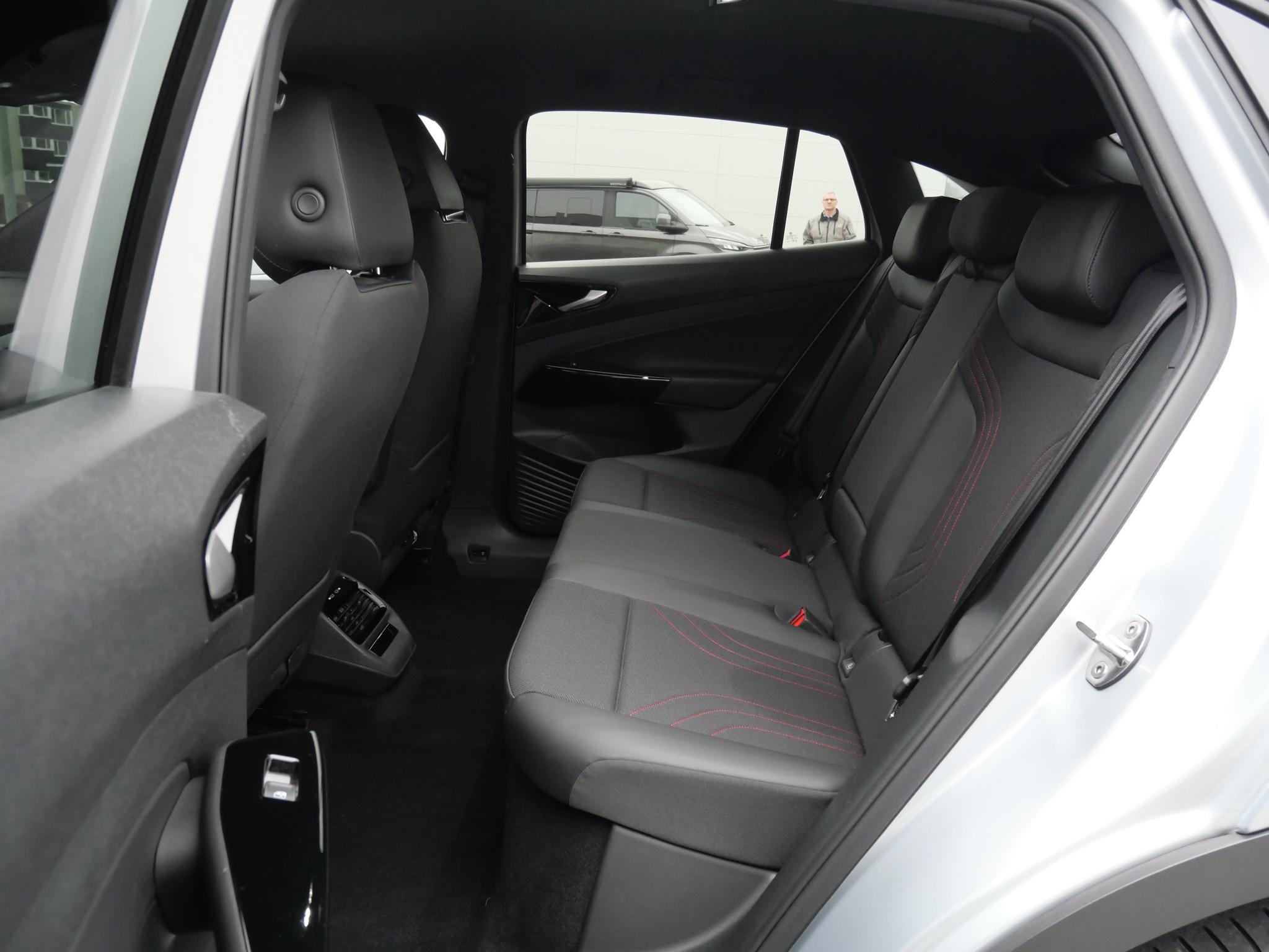 listing desktop thumbnail image 9