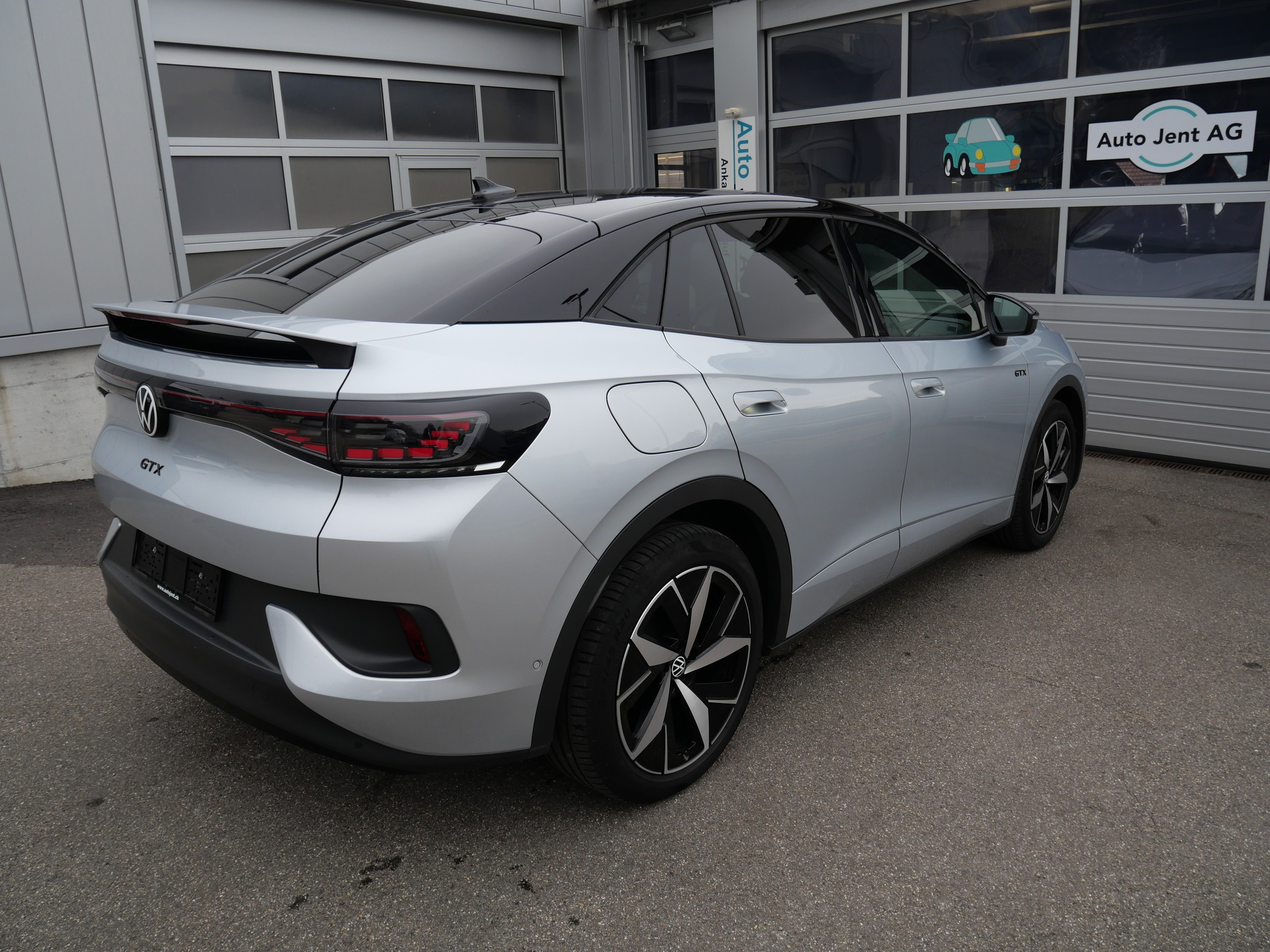 listing desktop thumbnail image 3