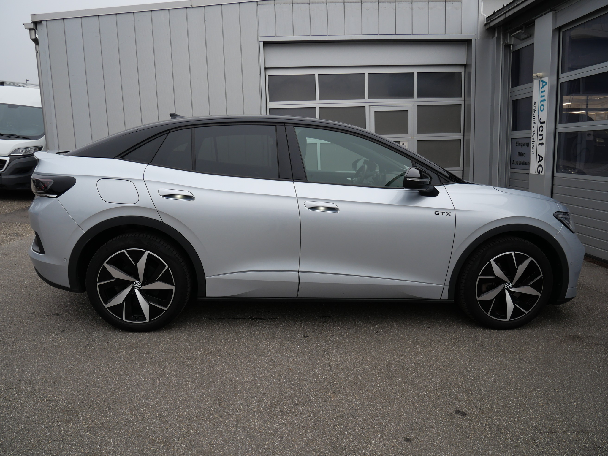 listing desktop thumbnail image 4