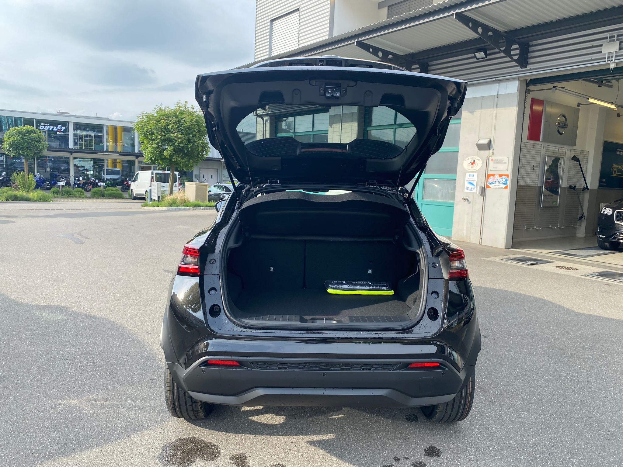 listing desktop thumbnail image 18