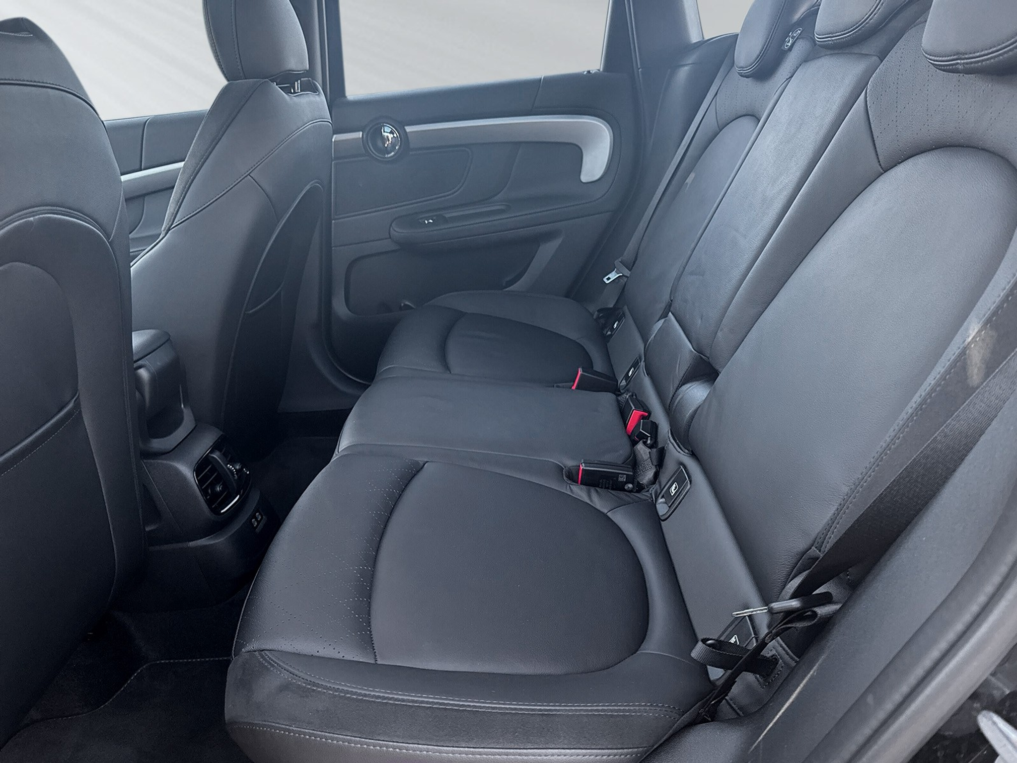 listing desktop thumbnail image 7