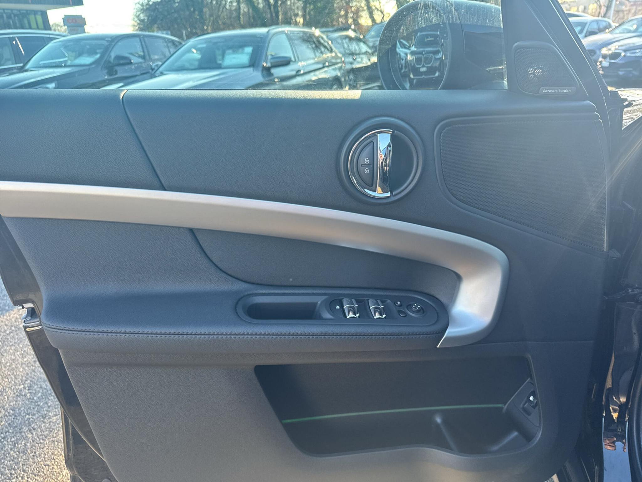 listing desktop thumbnail image 17