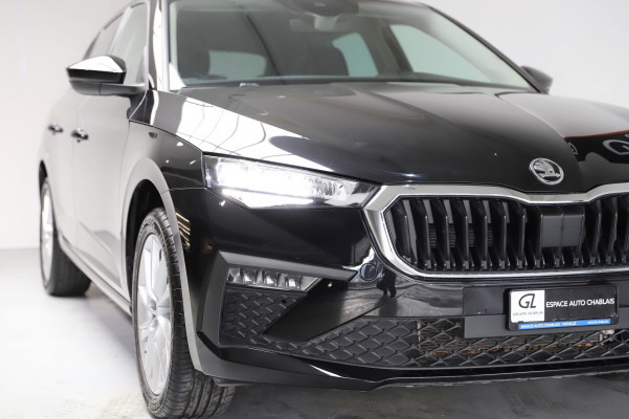 listing desktop thumbnail image 1