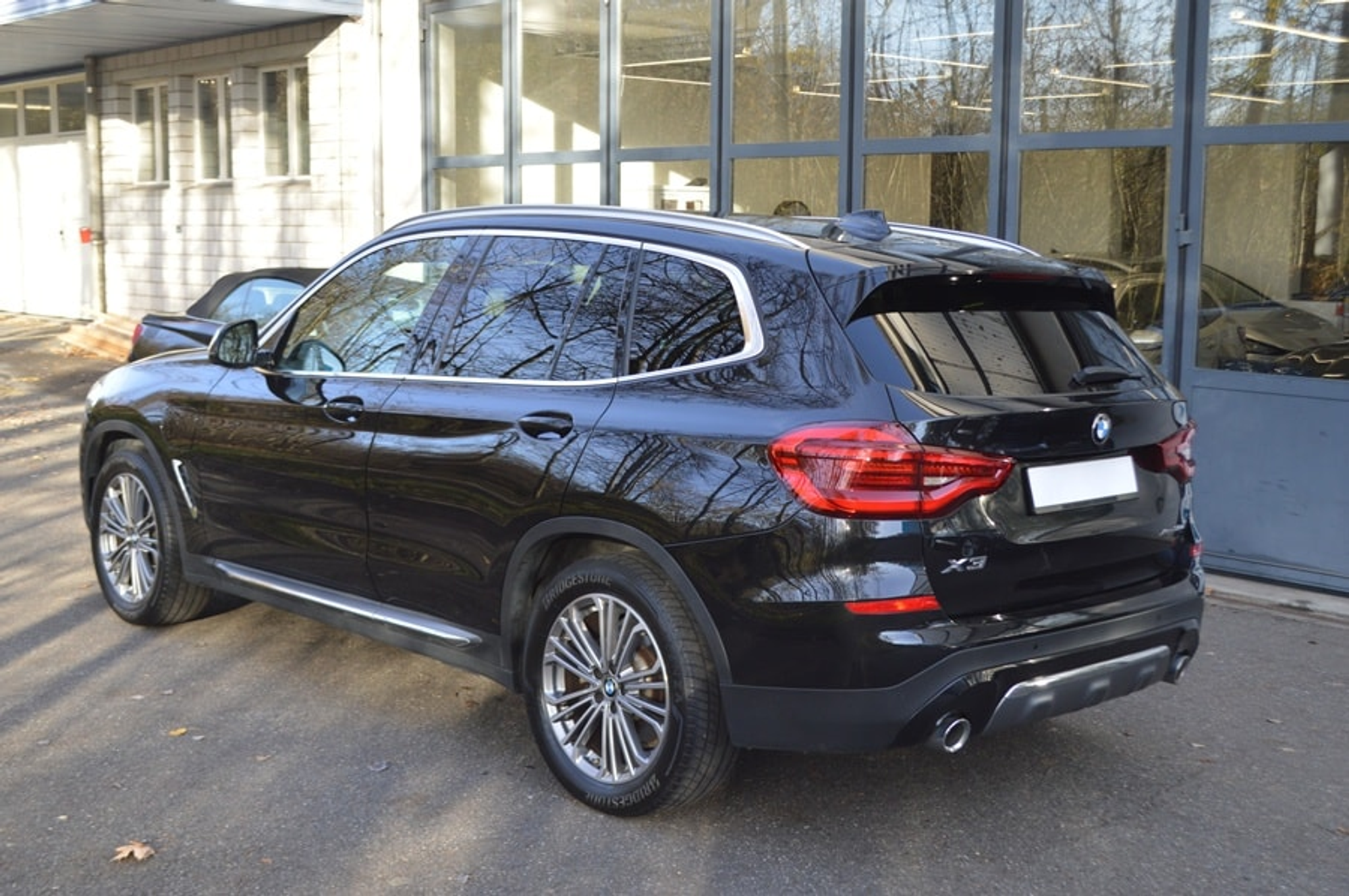 listing desktop thumbnail image 4