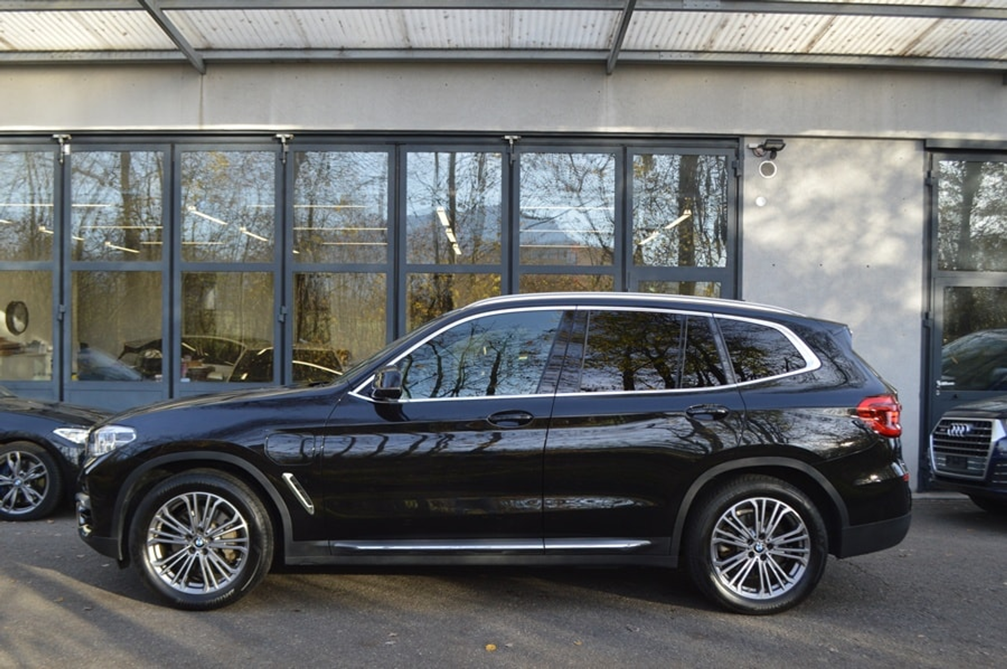 listing desktop thumbnail image 3