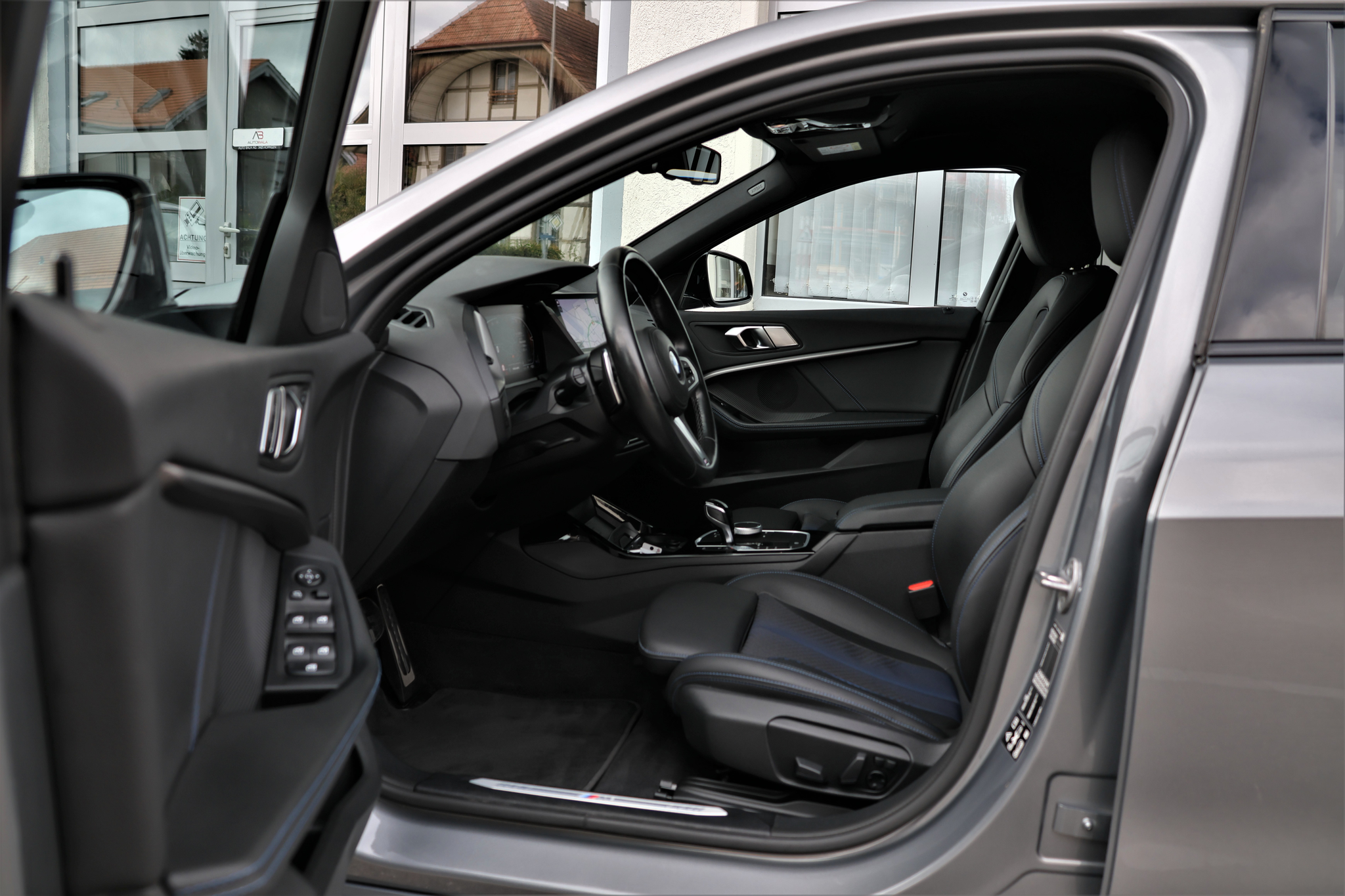 listing desktop thumbnail image 6