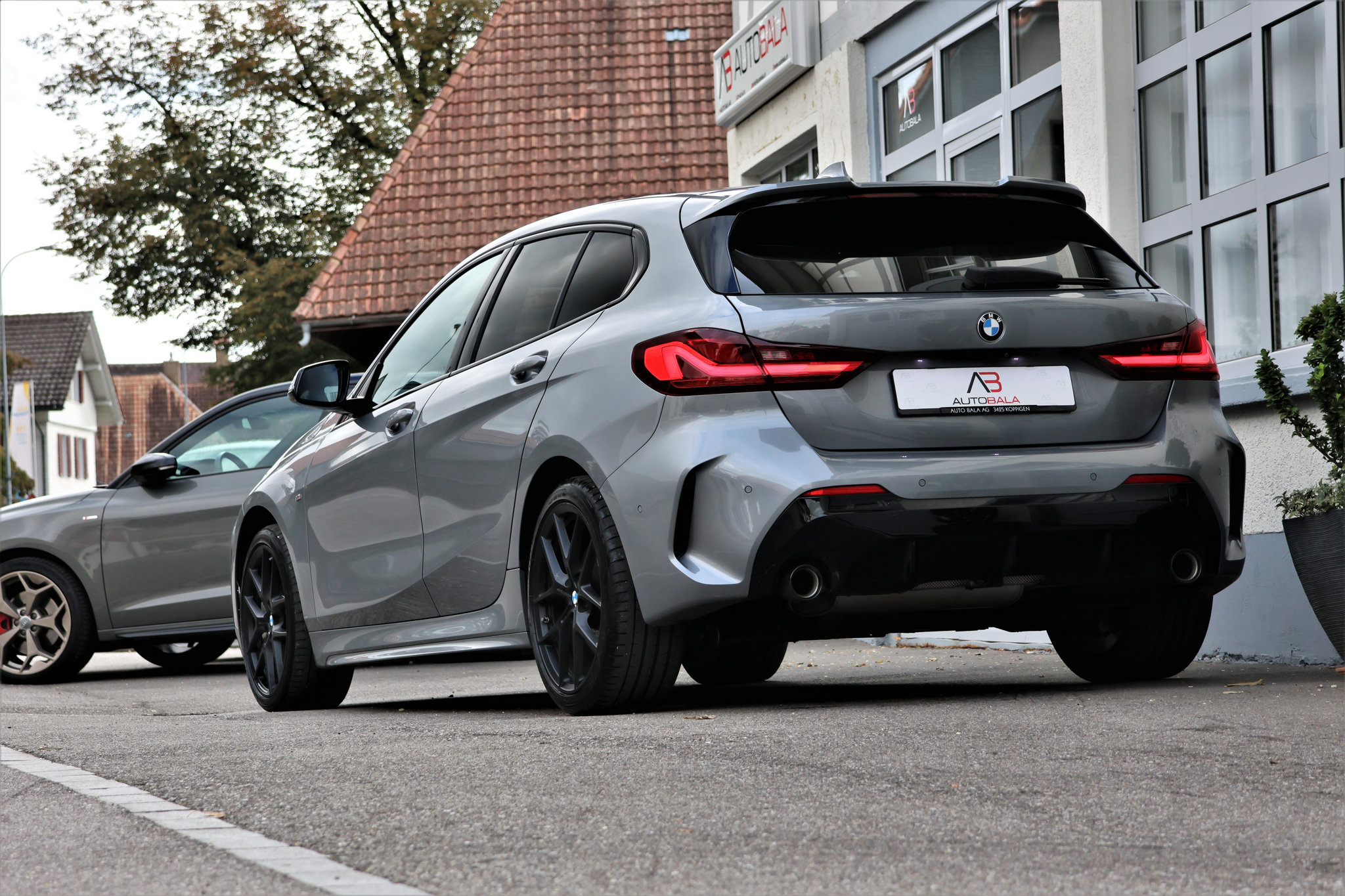 listing desktop thumbnail image 1