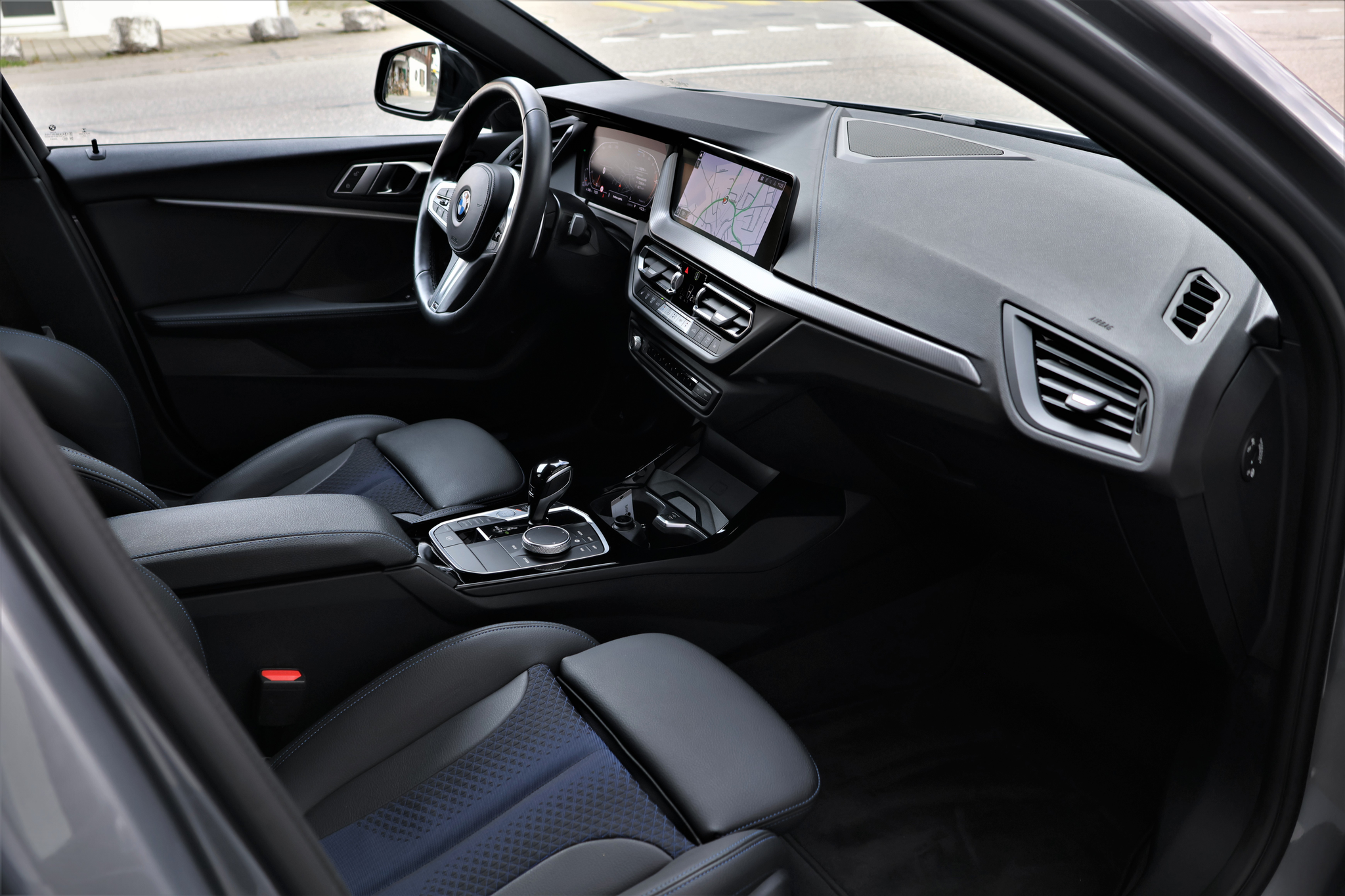 listing desktop thumbnail image 12