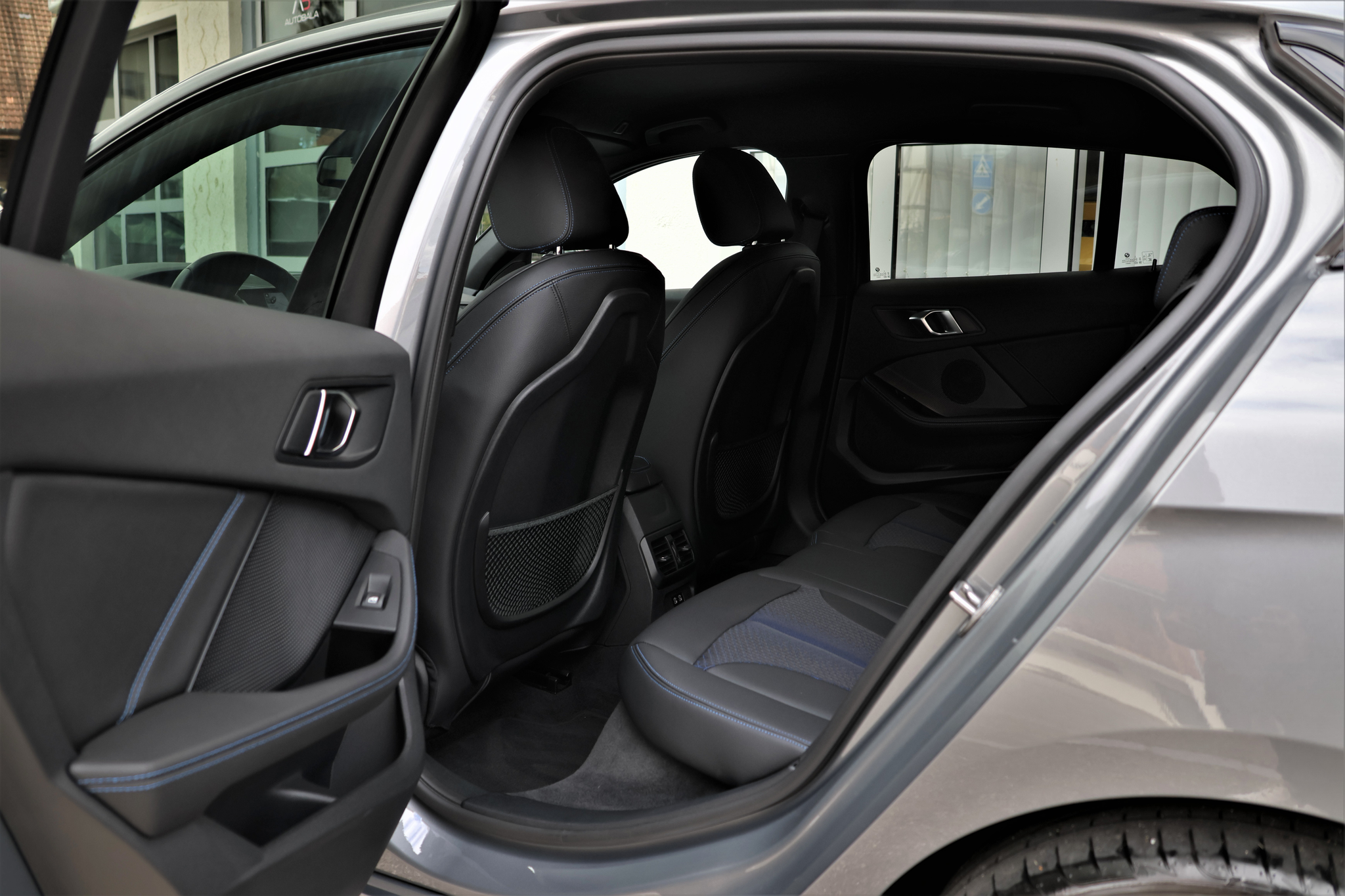 listing desktop thumbnail image 9