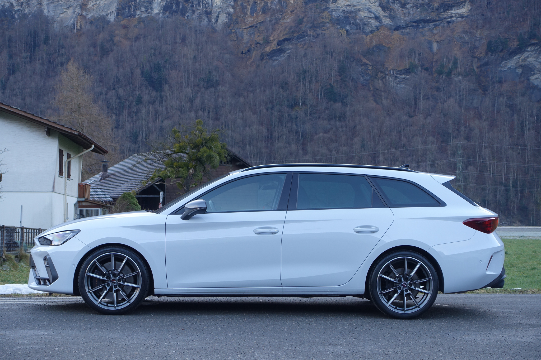 listing desktop thumbnail image 3