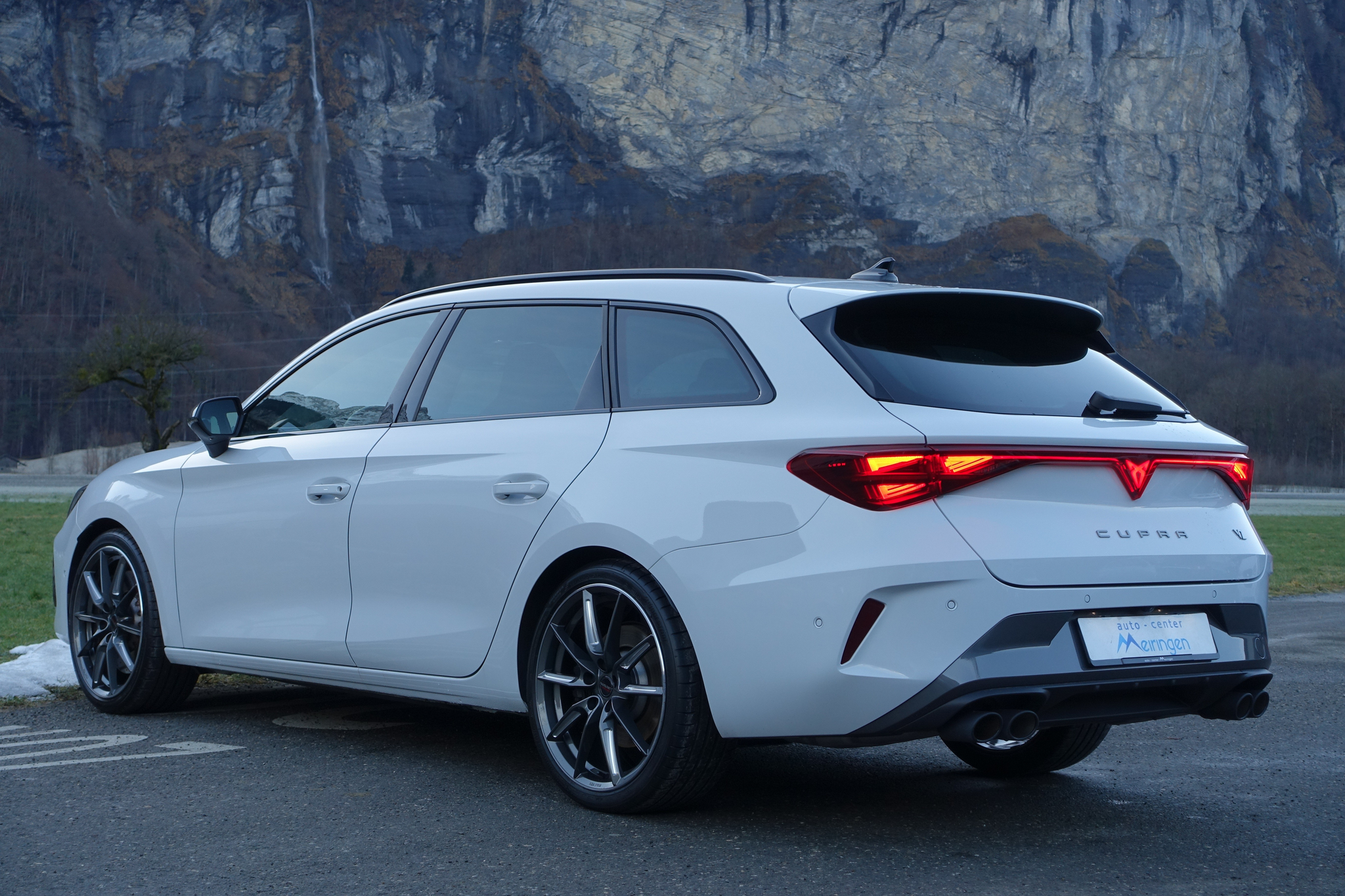 listing desktop thumbnail image 6