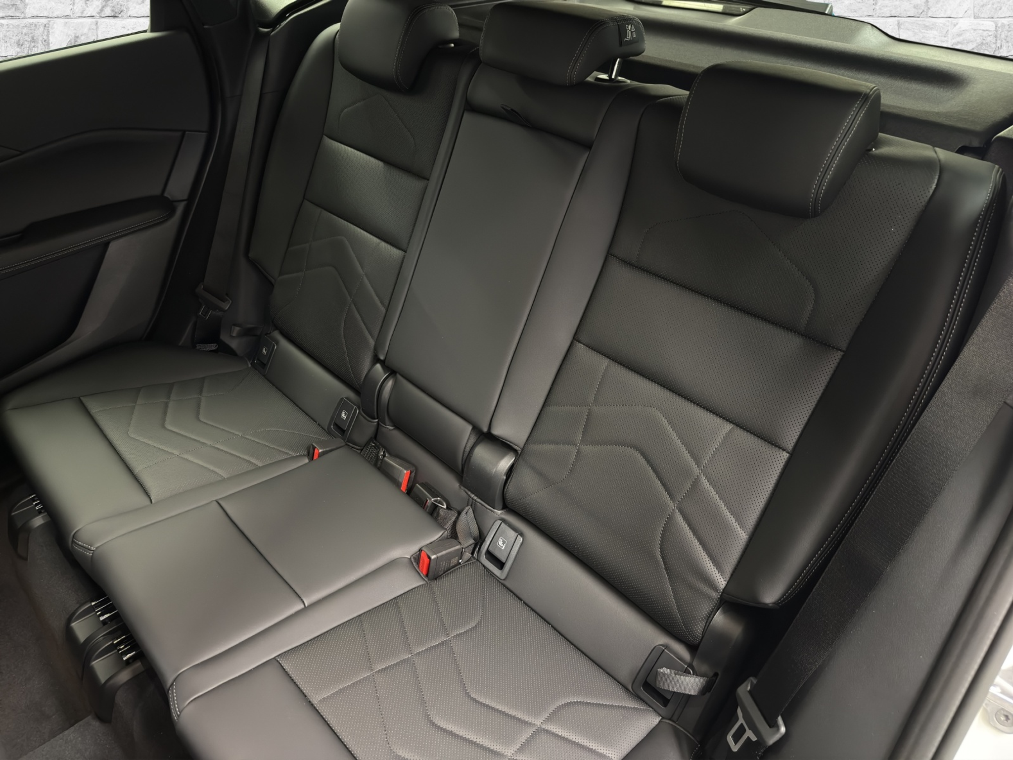 listing desktop thumbnail image 12