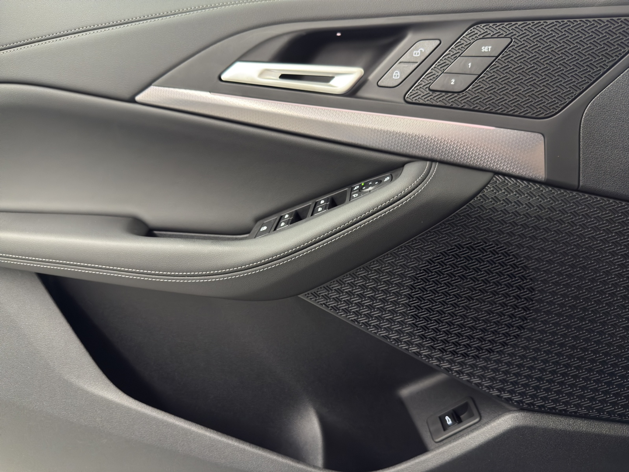 listing desktop thumbnail image 11