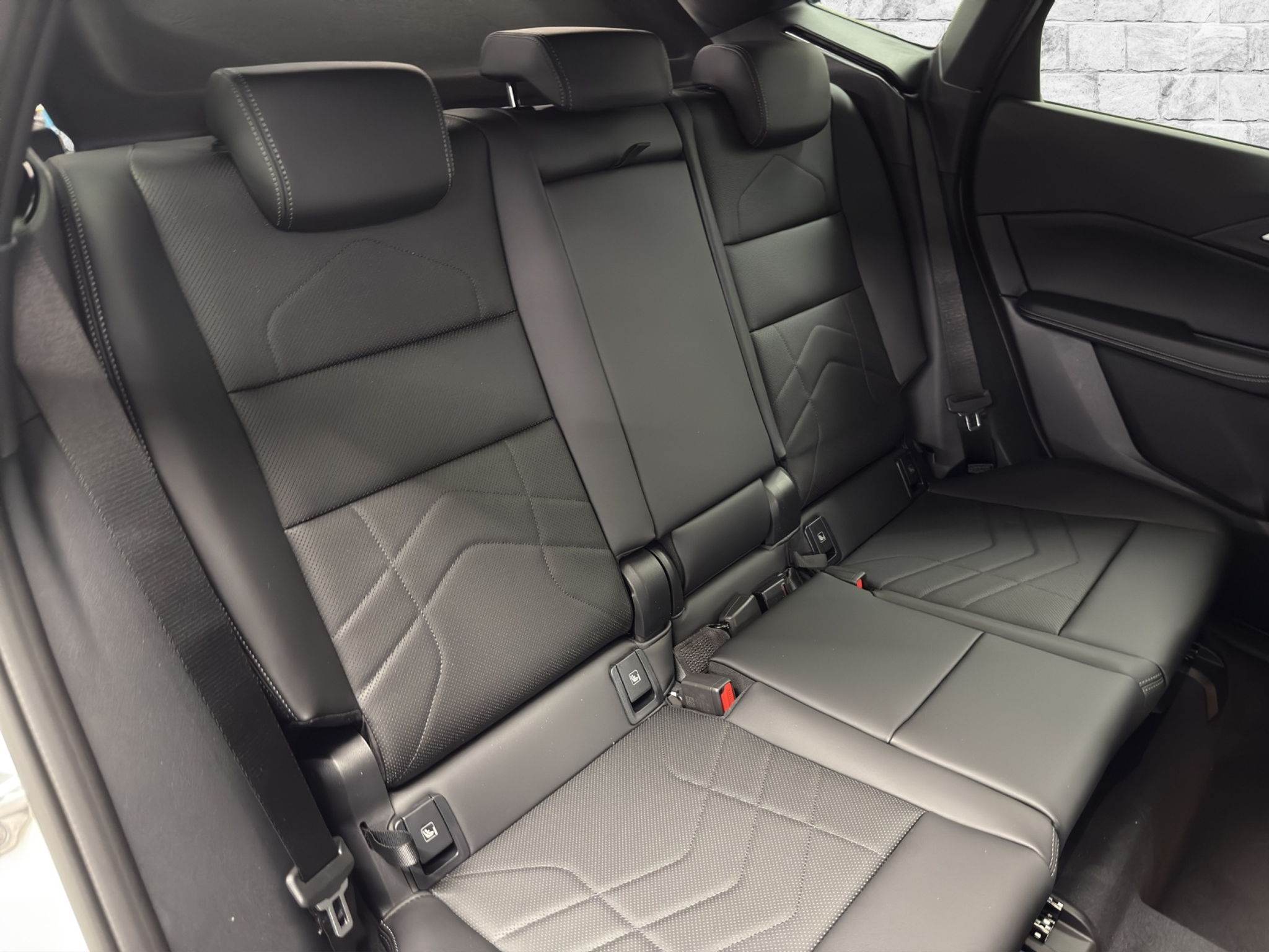 listing desktop thumbnail image 15