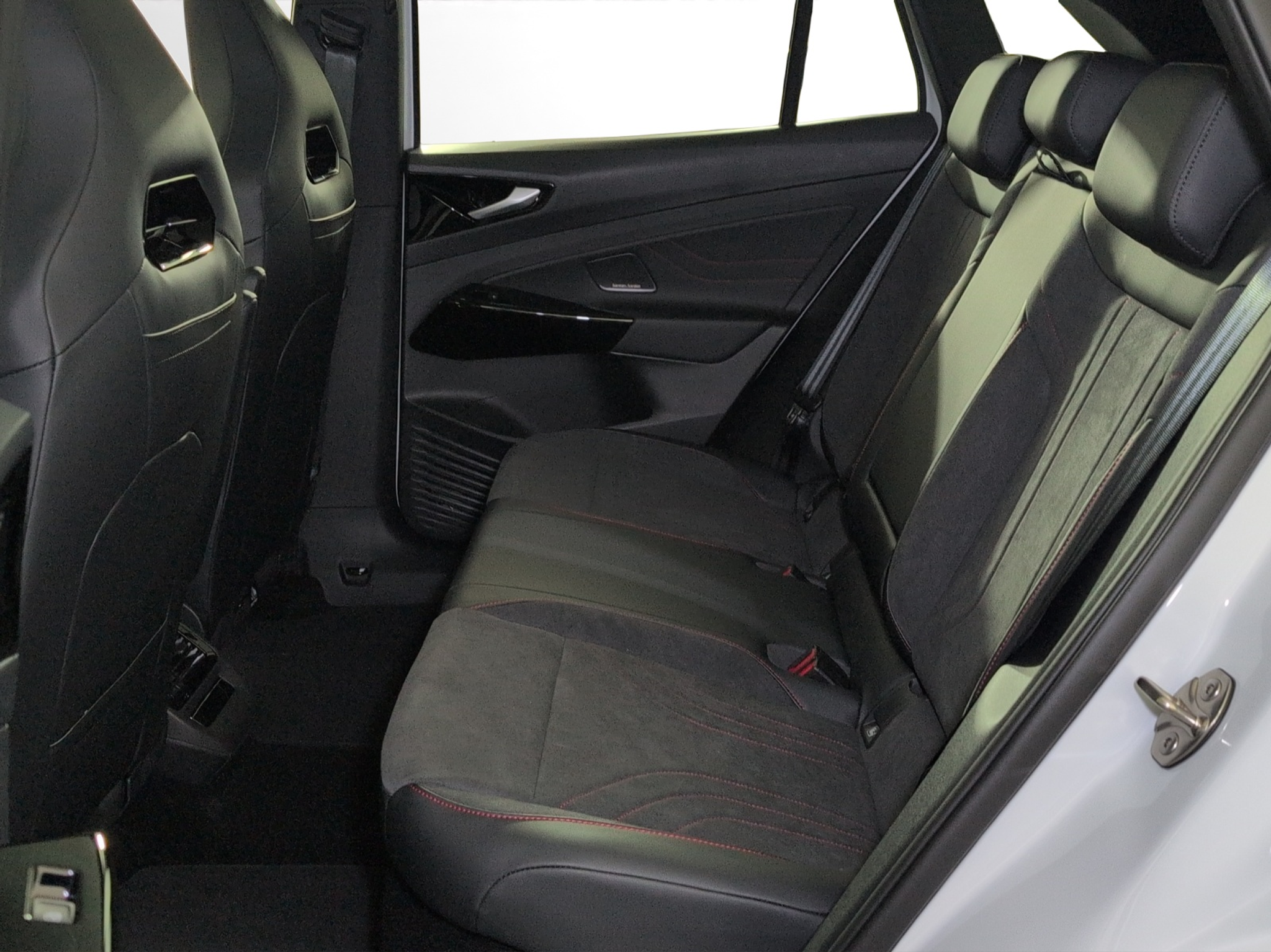 listing desktop thumbnail image 7