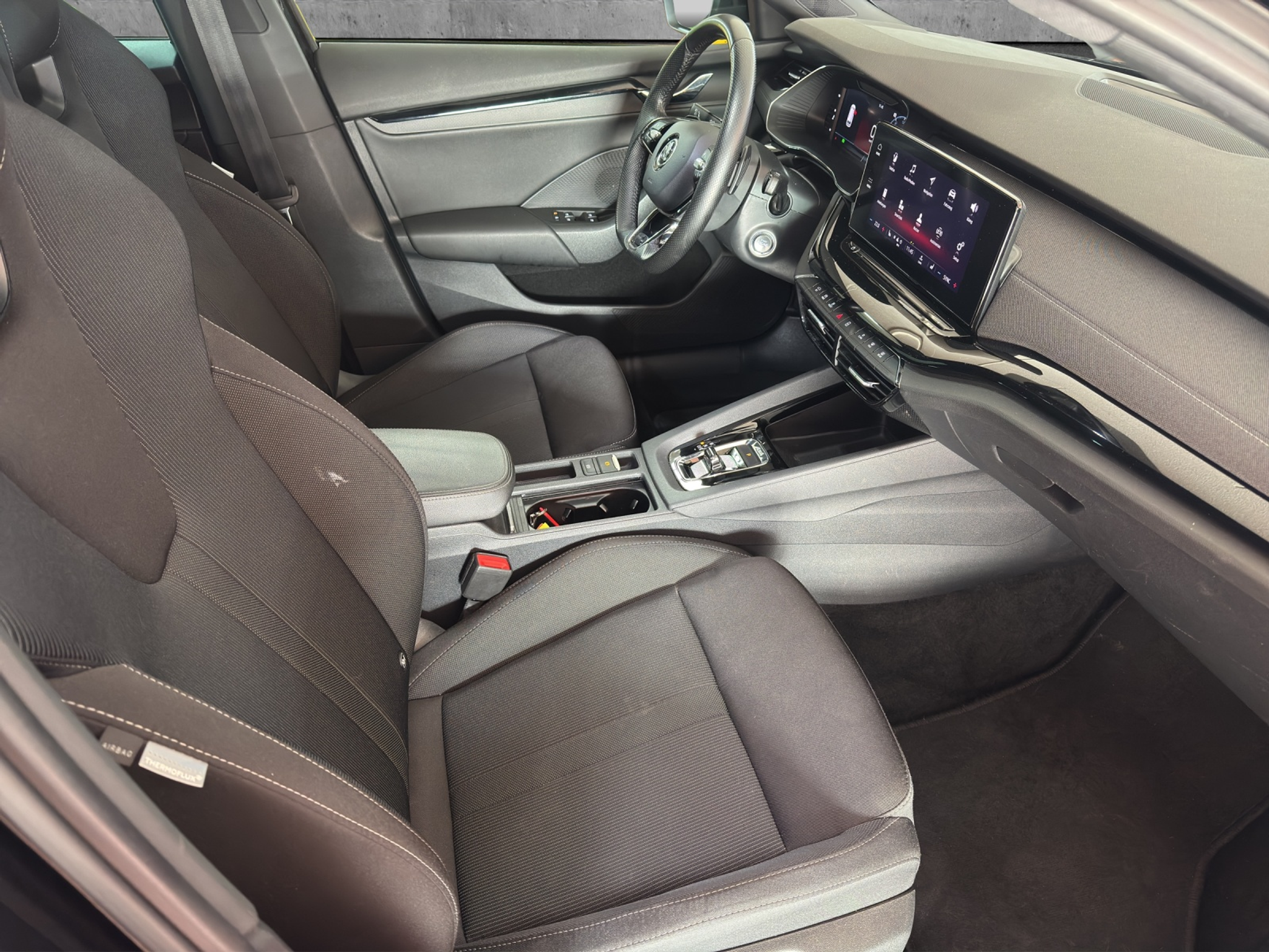 listing desktop thumbnail image 7