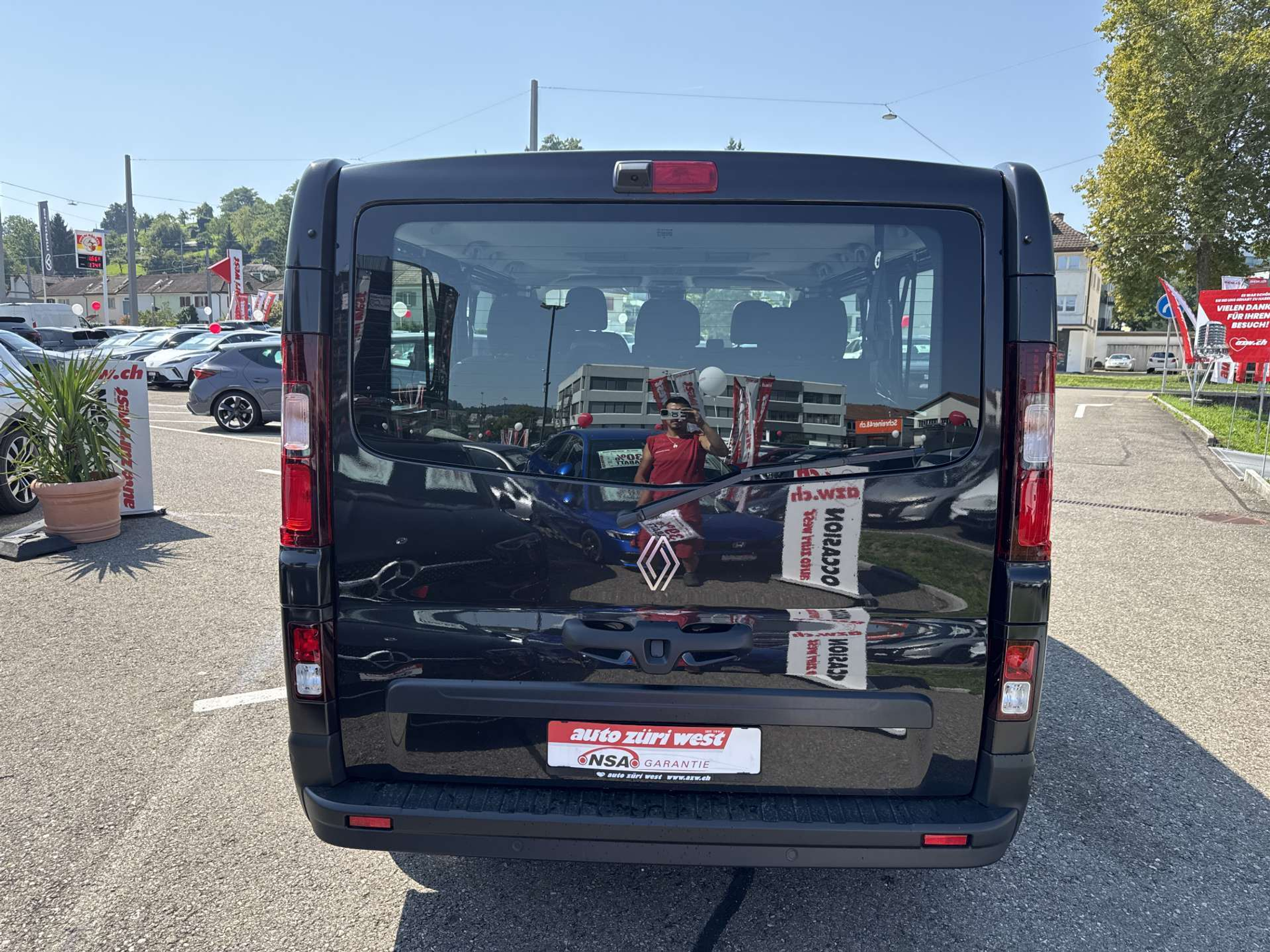 listing desktop thumbnail image 14