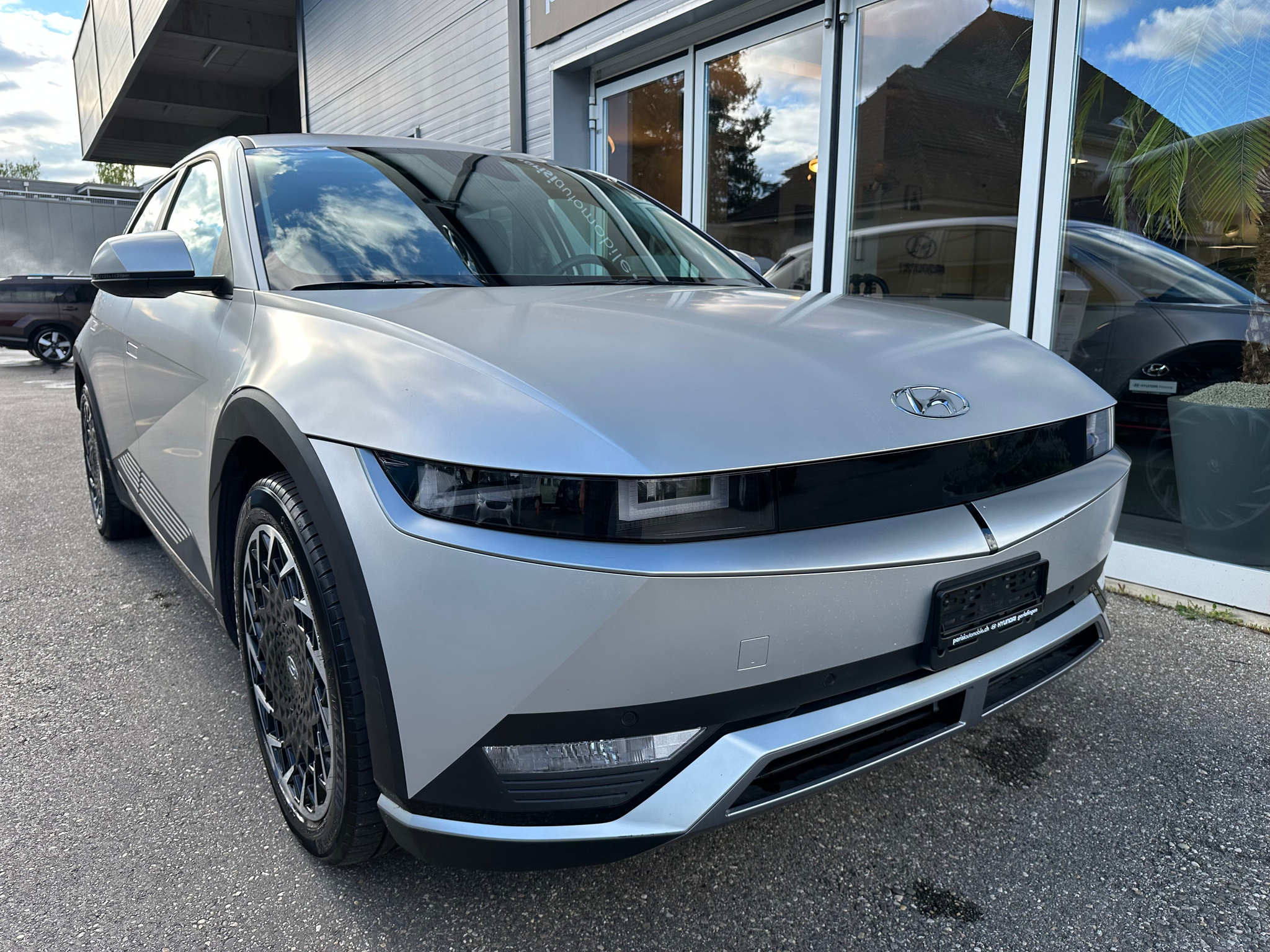 listing desktop thumbnail image 14