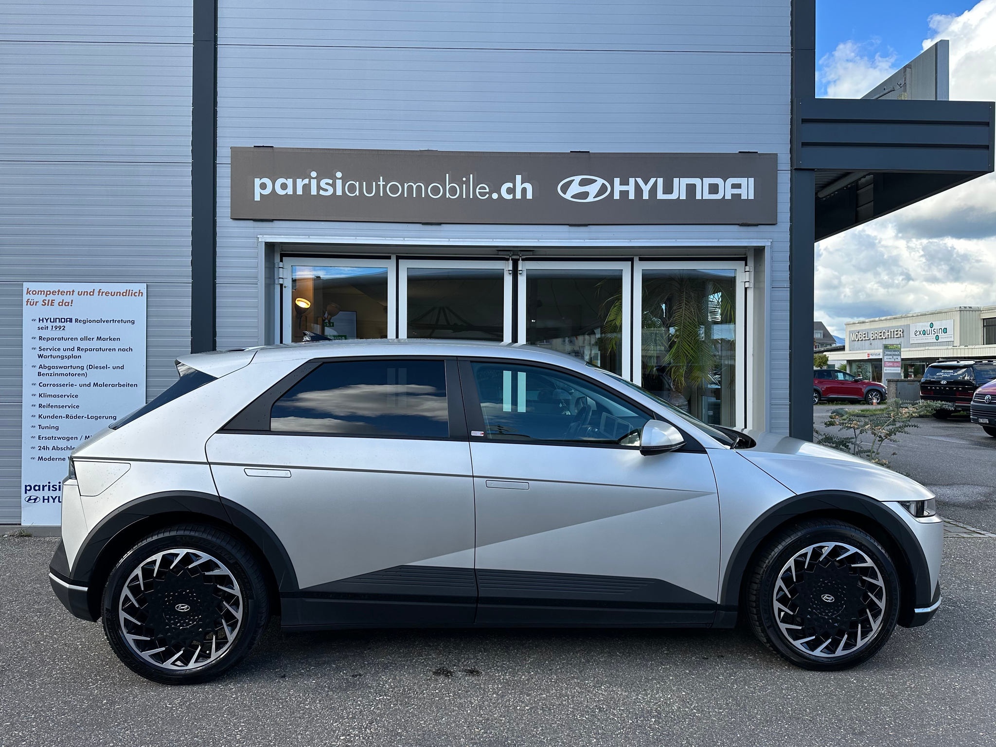 listing desktop thumbnail image 3