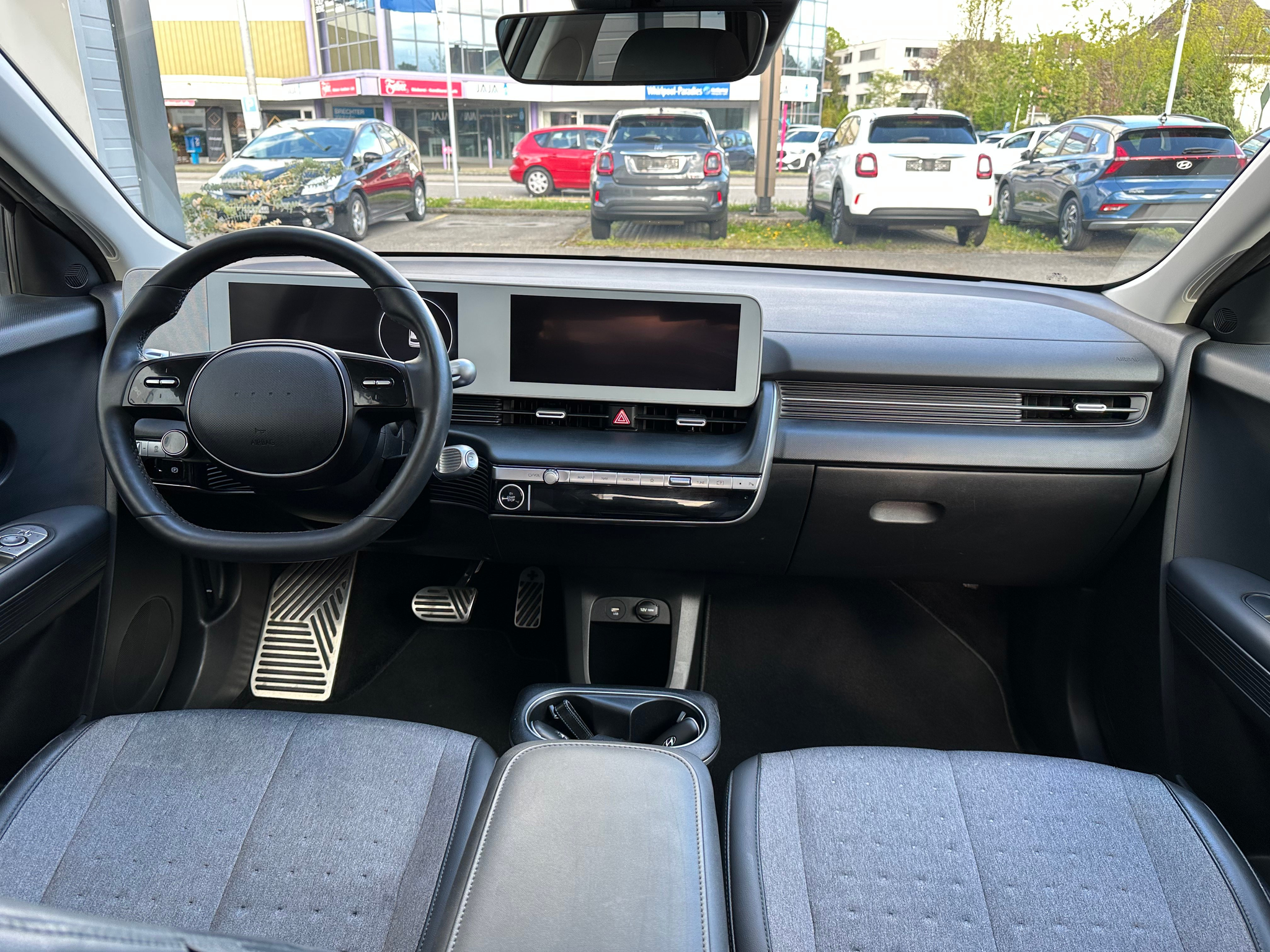 listing desktop thumbnail image 9