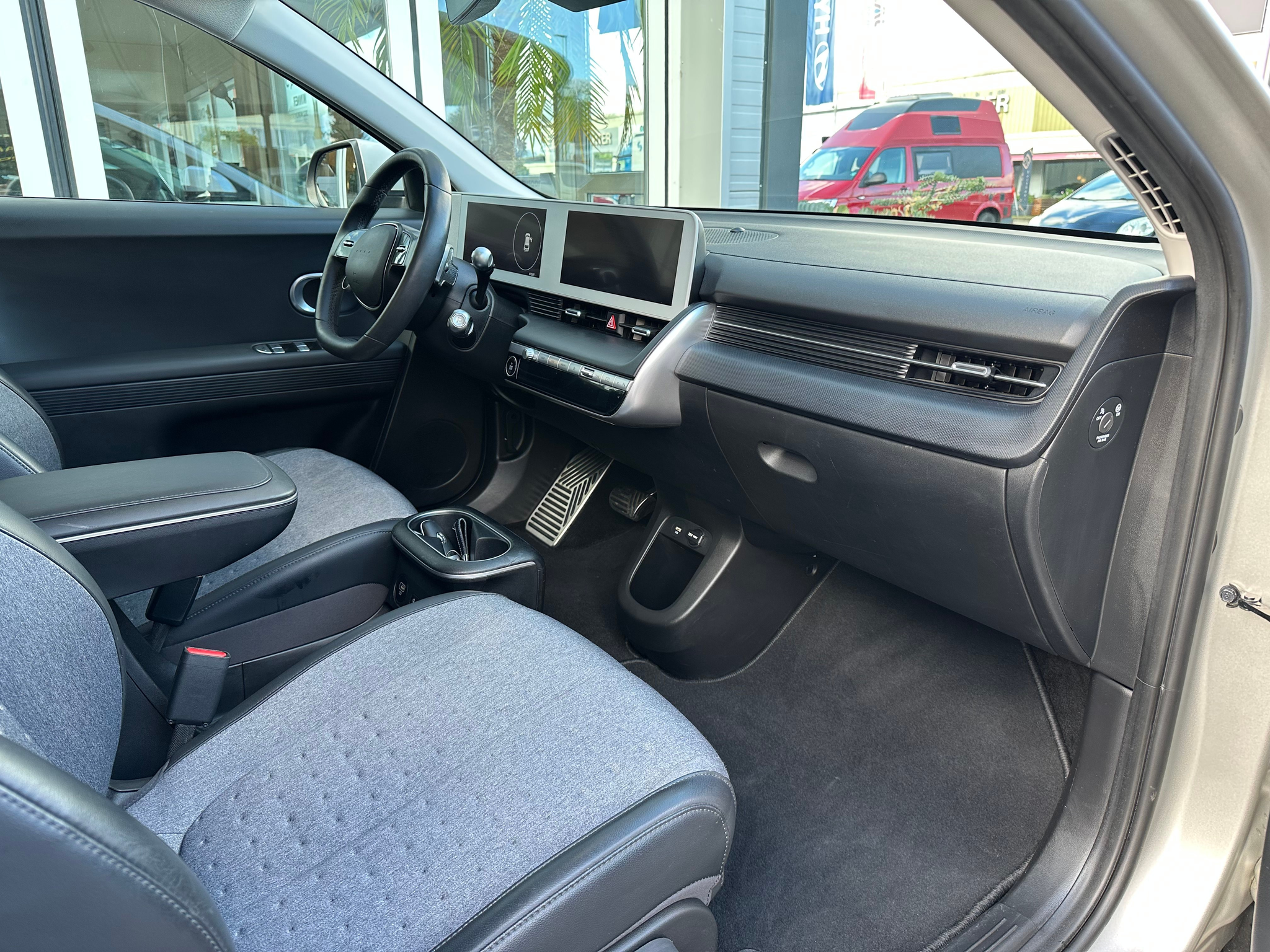 listing desktop thumbnail image 10