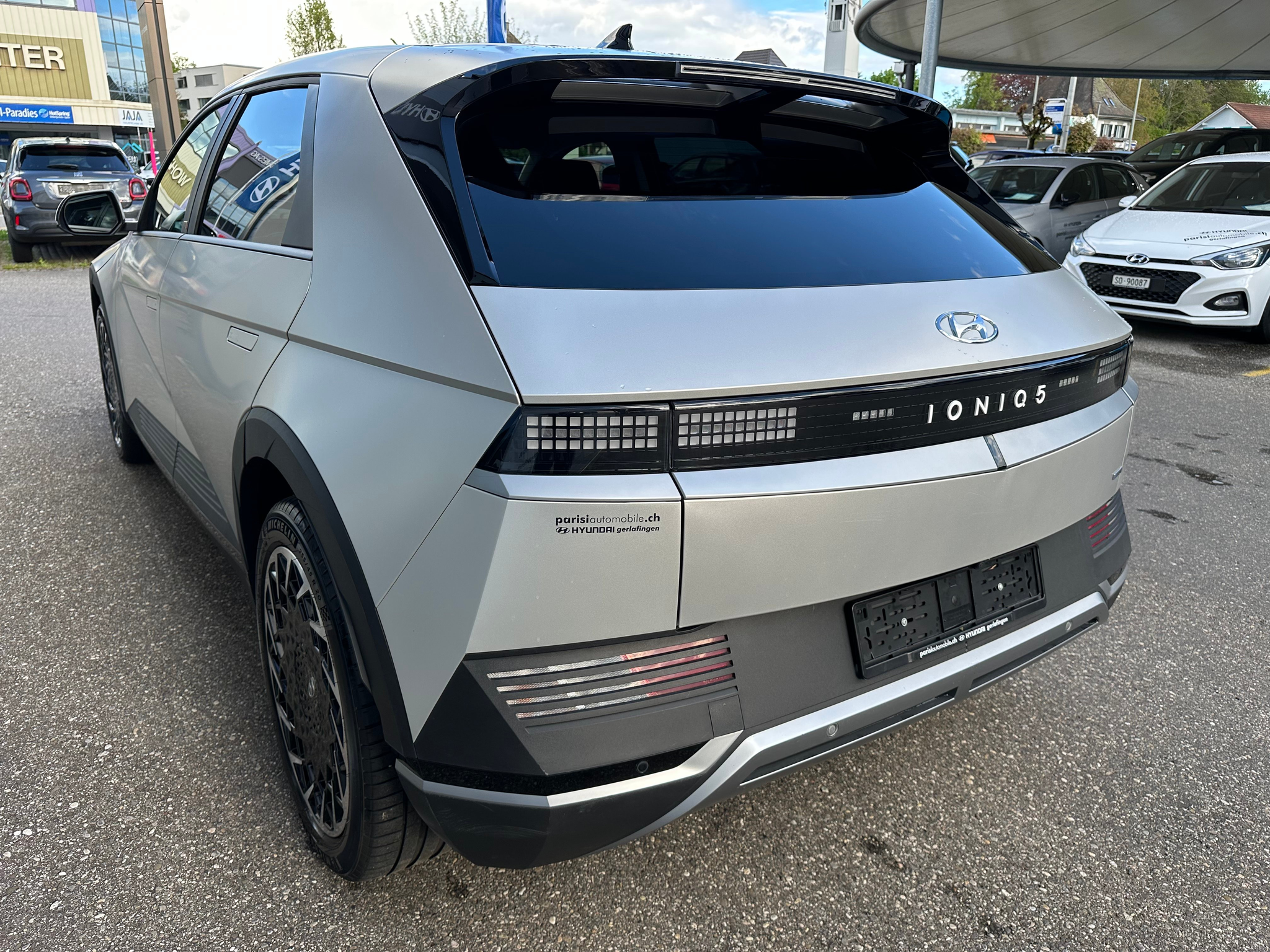 listing desktop thumbnail image 6