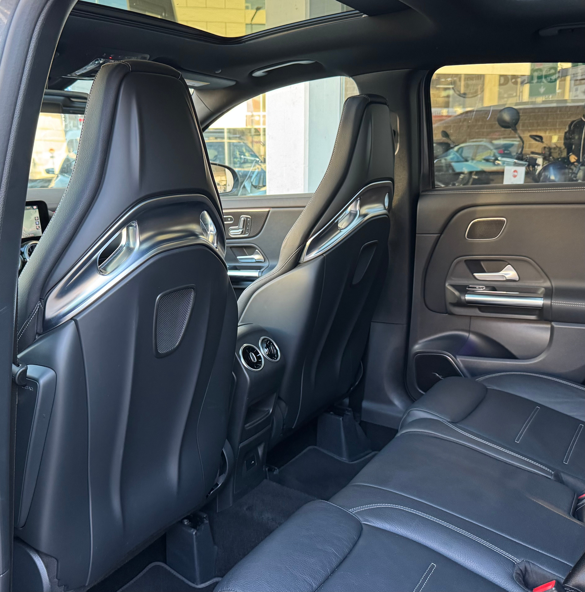 listing desktop thumbnail image 10