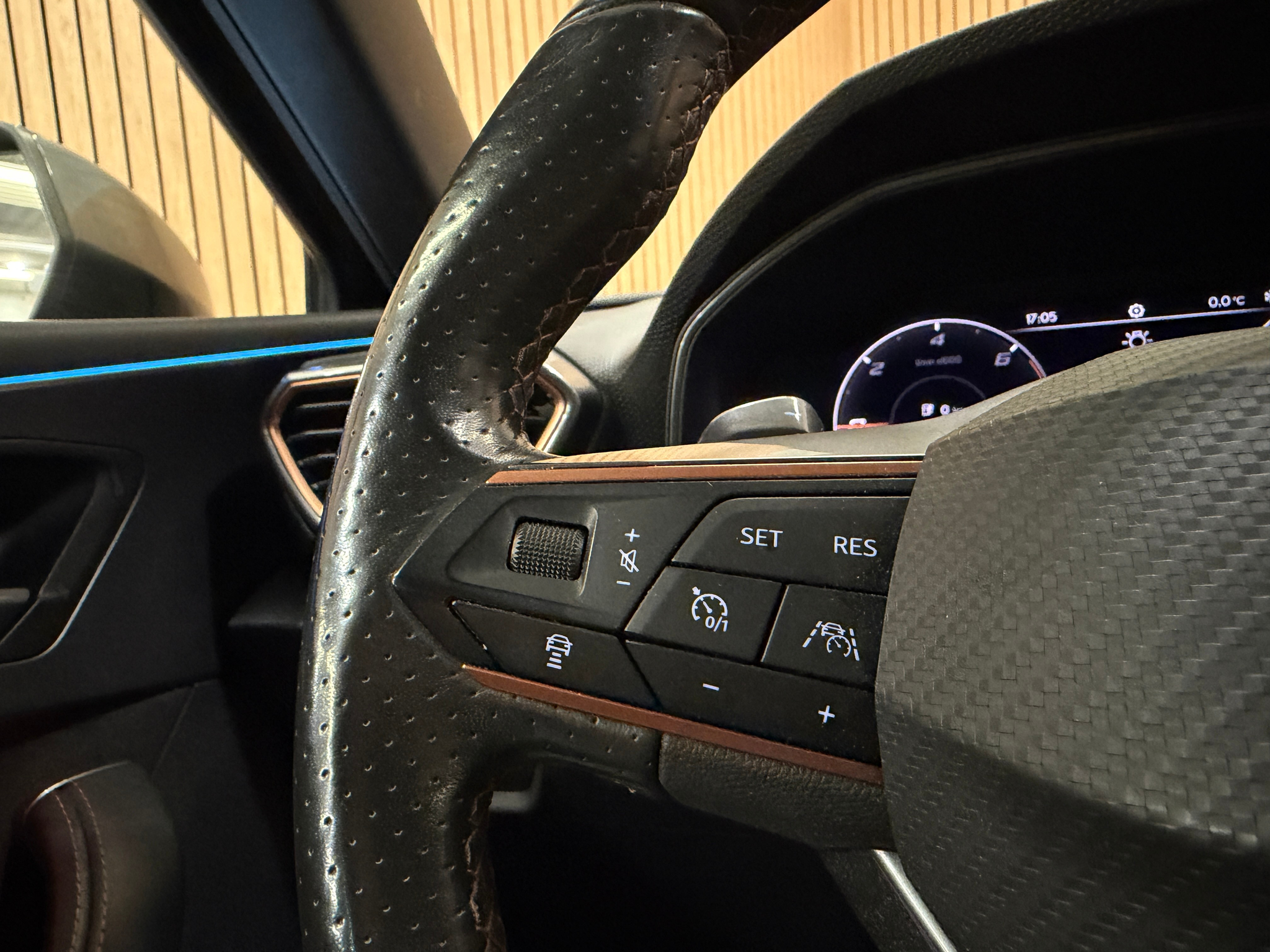 listing desktop thumbnail image 6