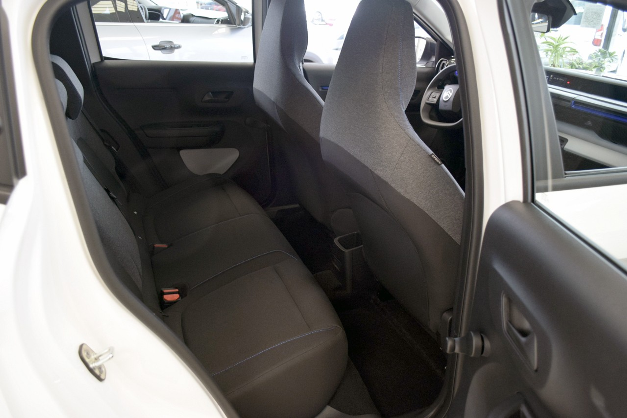 listing desktop thumbnail image 13