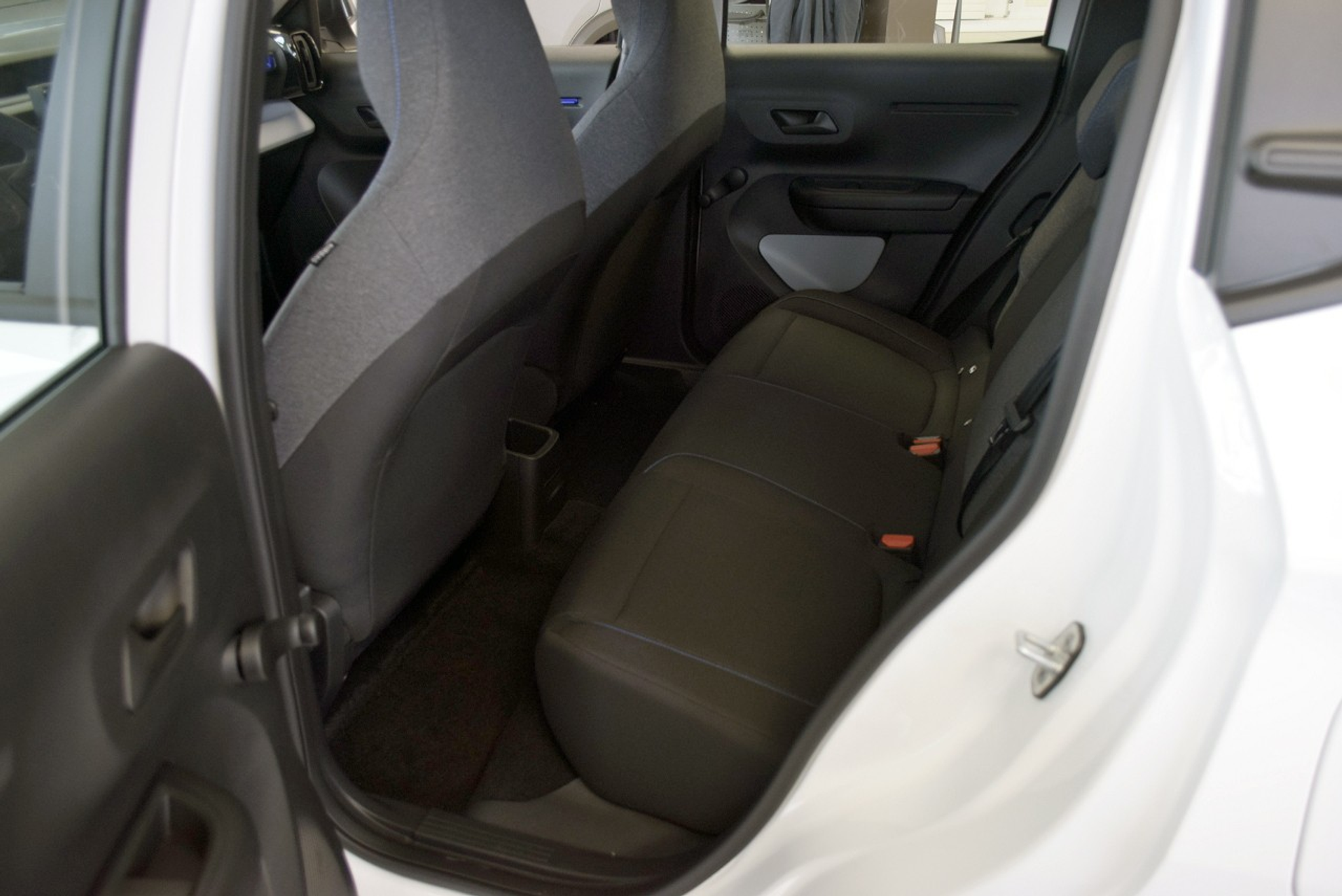 listing desktop thumbnail image 12