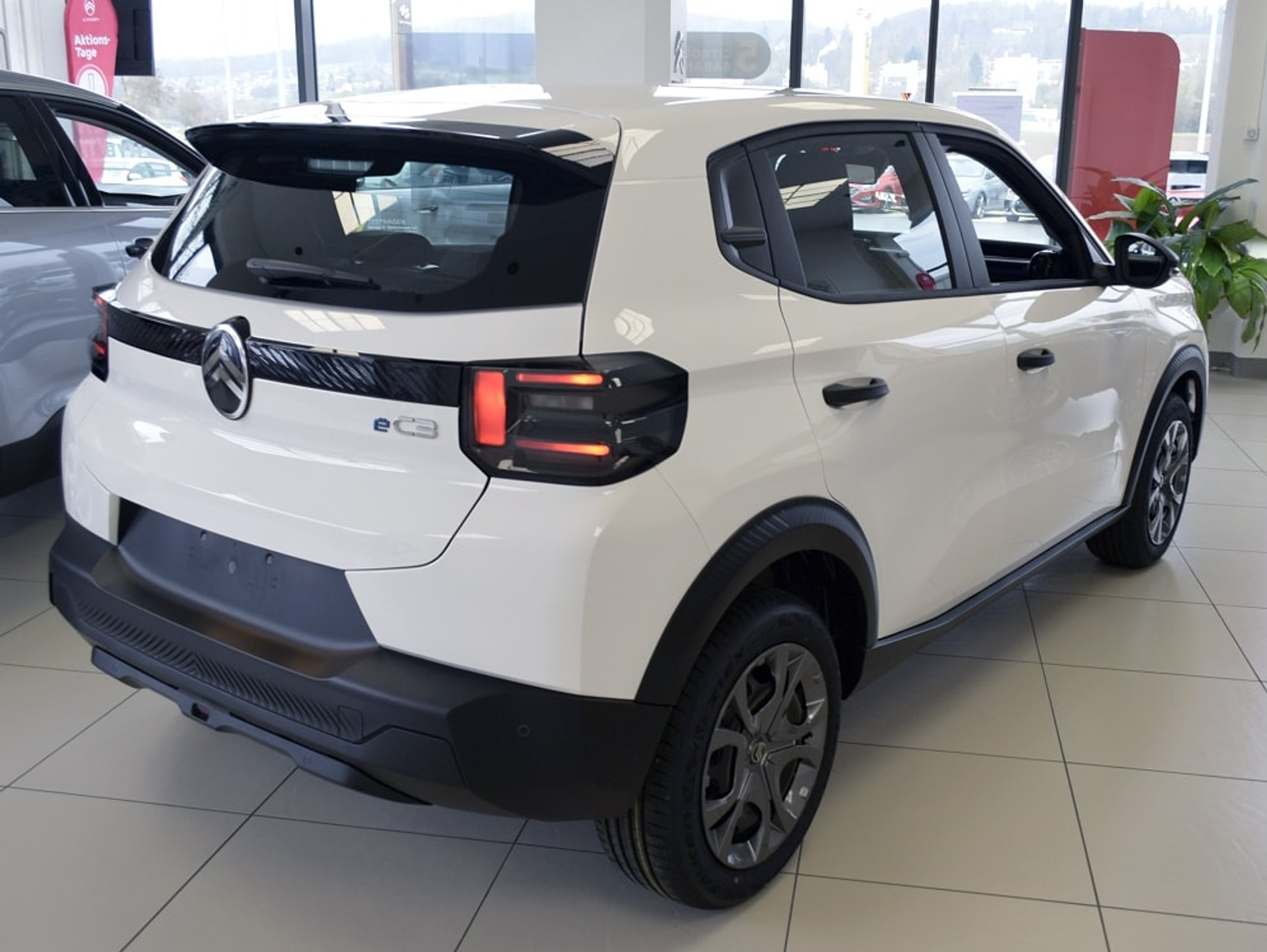 listing desktop thumbnail image 4