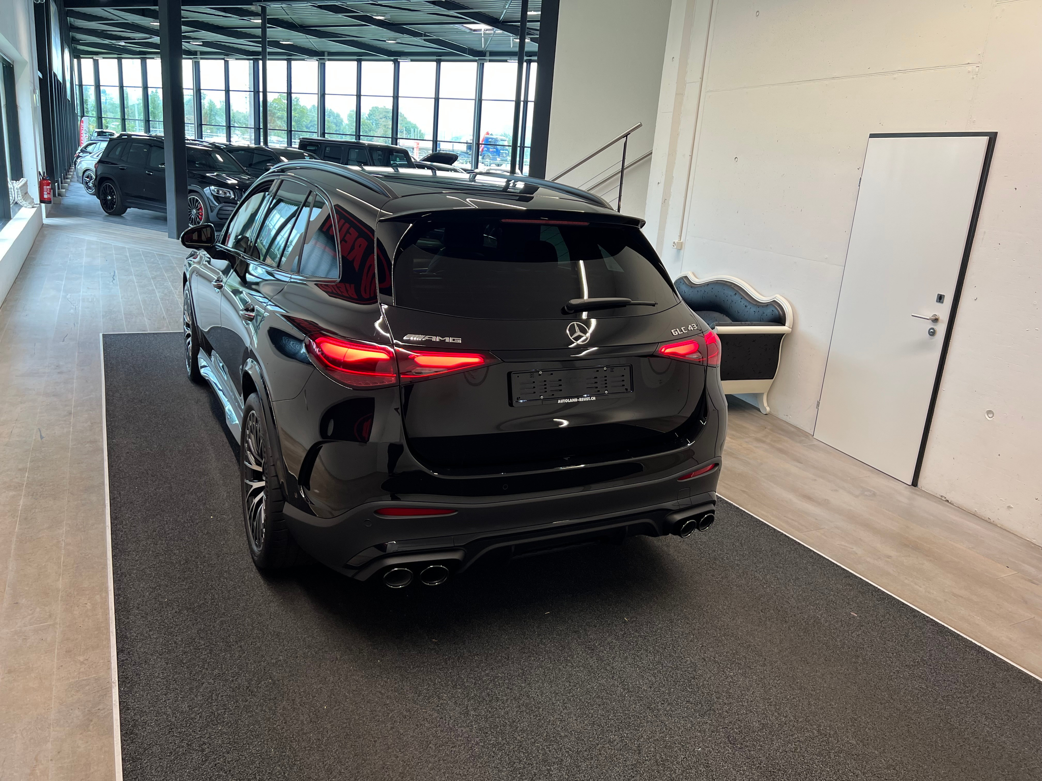 listing desktop thumbnail image 8