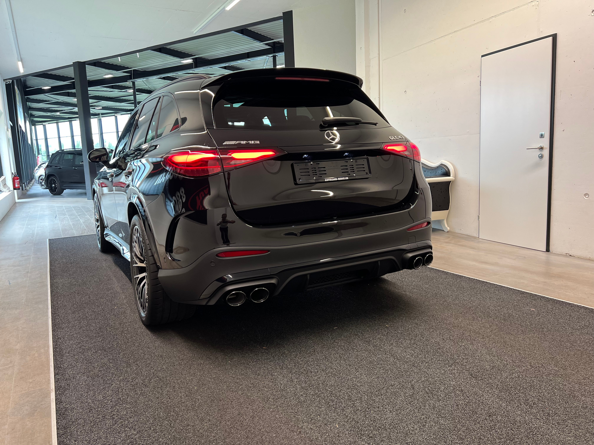 listing desktop thumbnail image 7