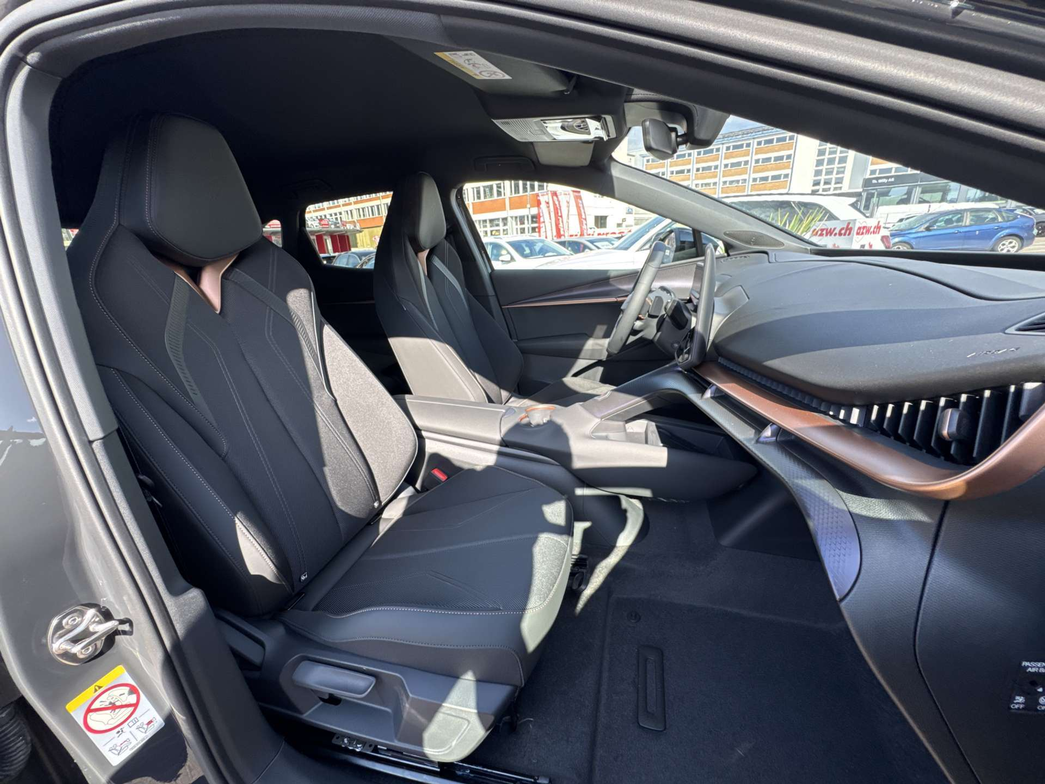 listing desktop thumbnail image 12