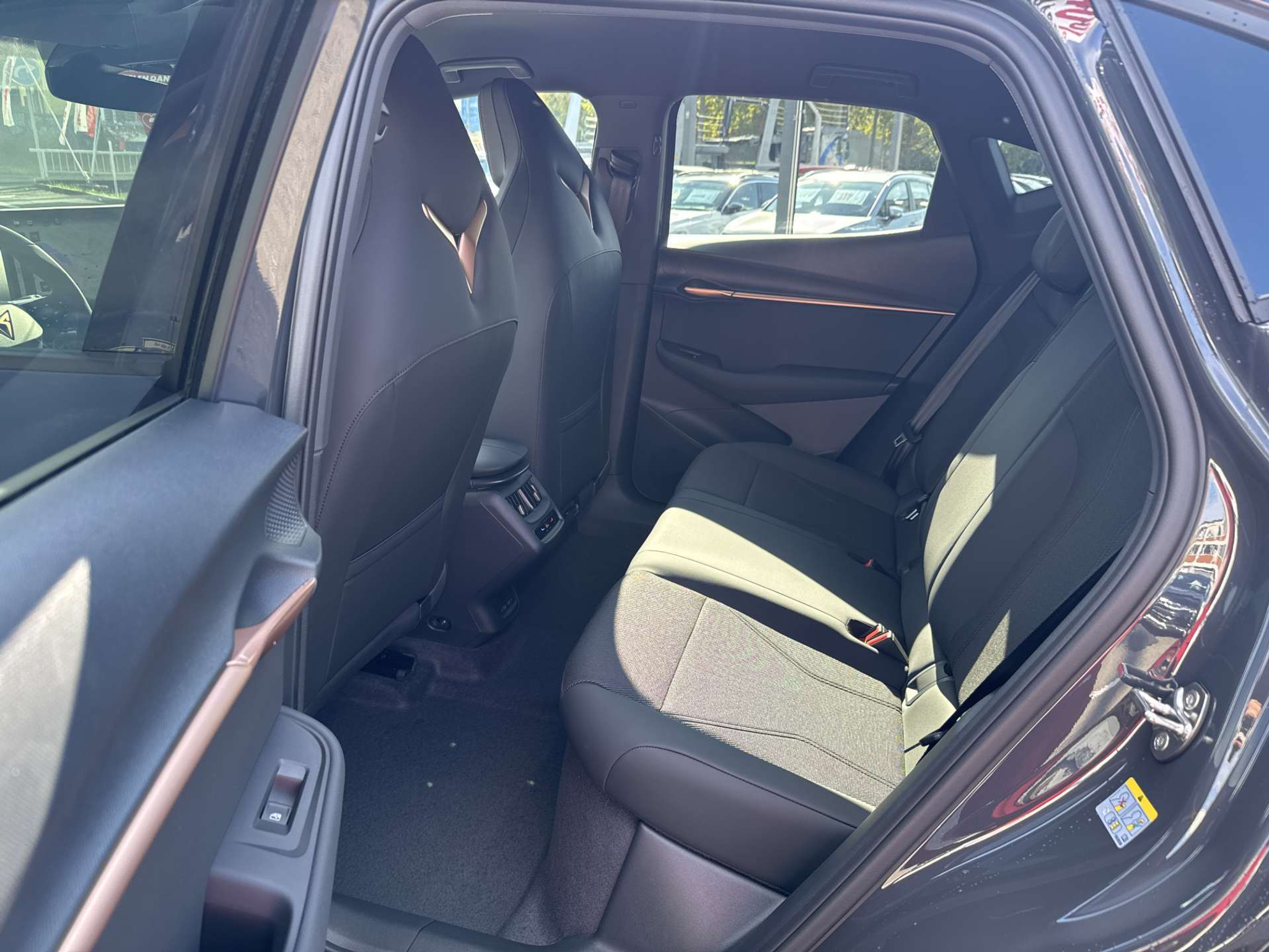 listing desktop thumbnail image 6