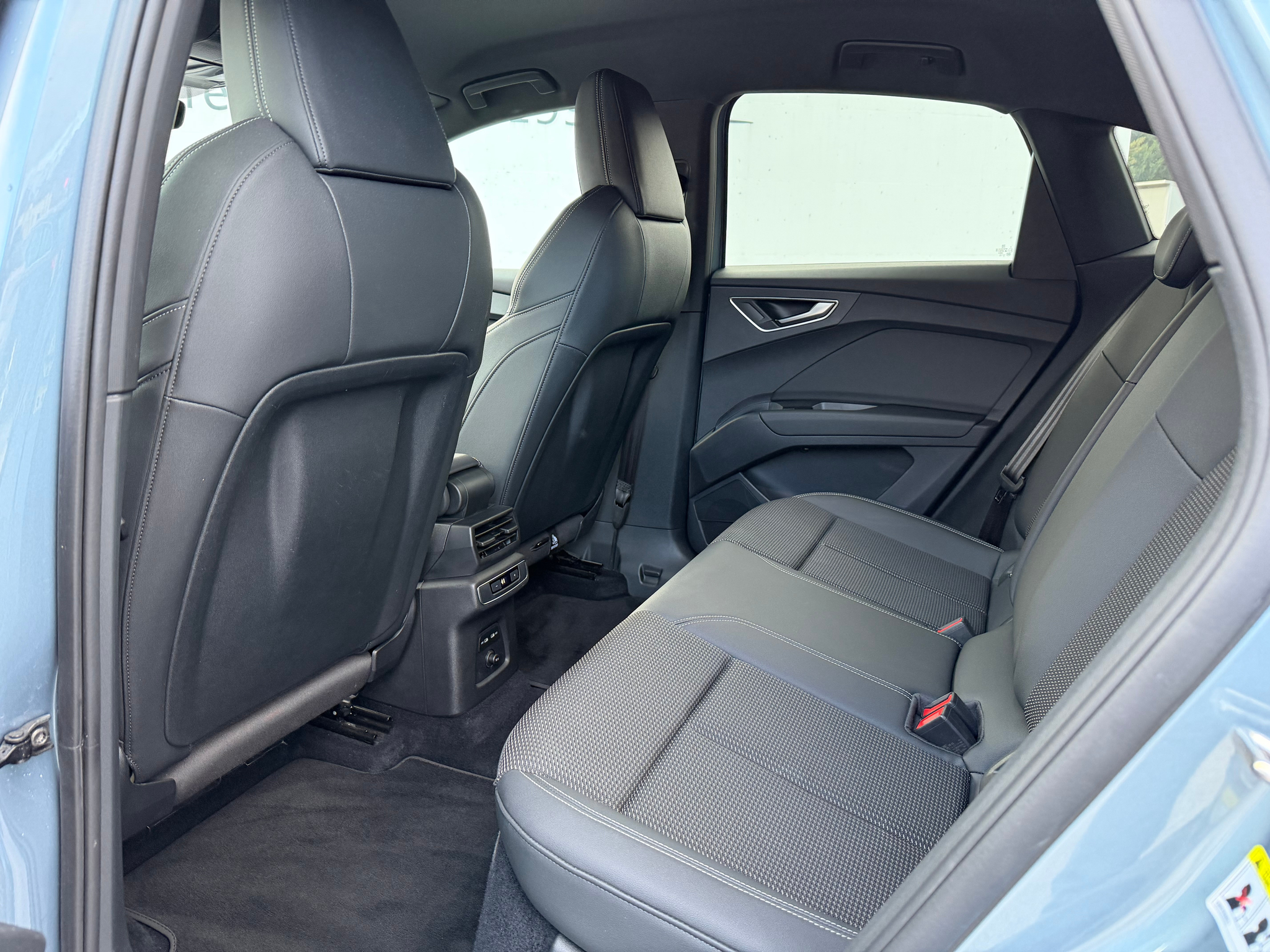 listing desktop thumbnail image 9