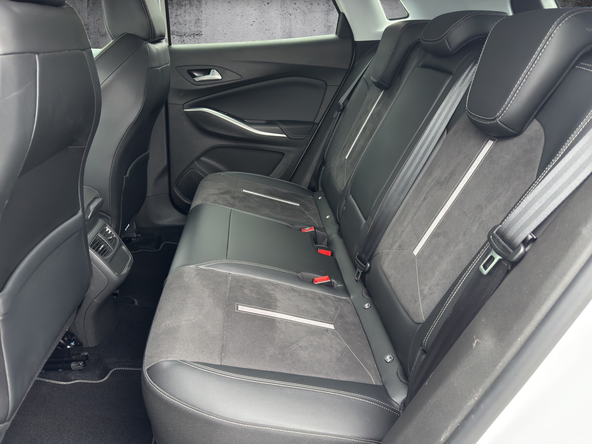 listing desktop thumbnail image 24