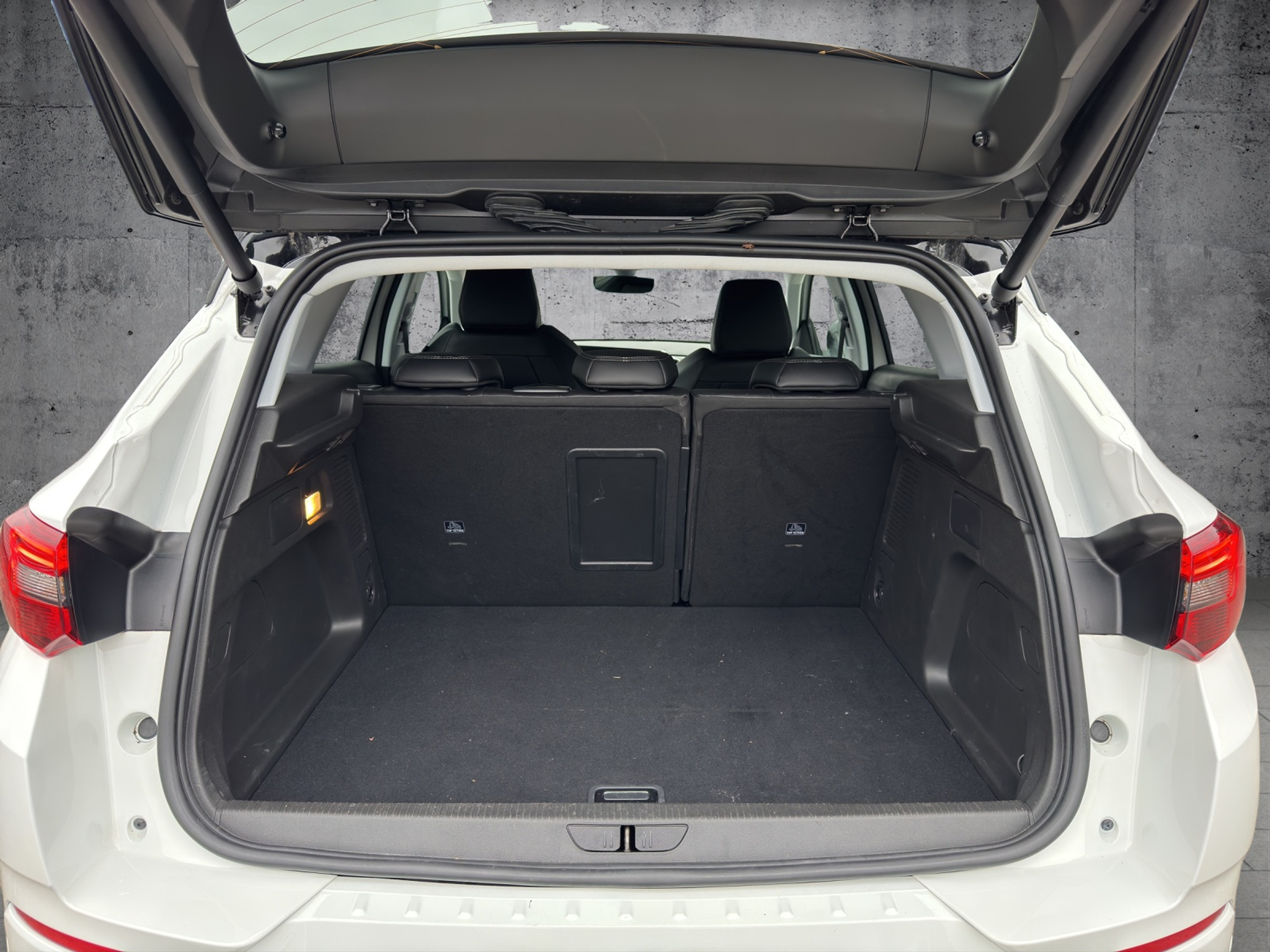 listing desktop thumbnail image 26