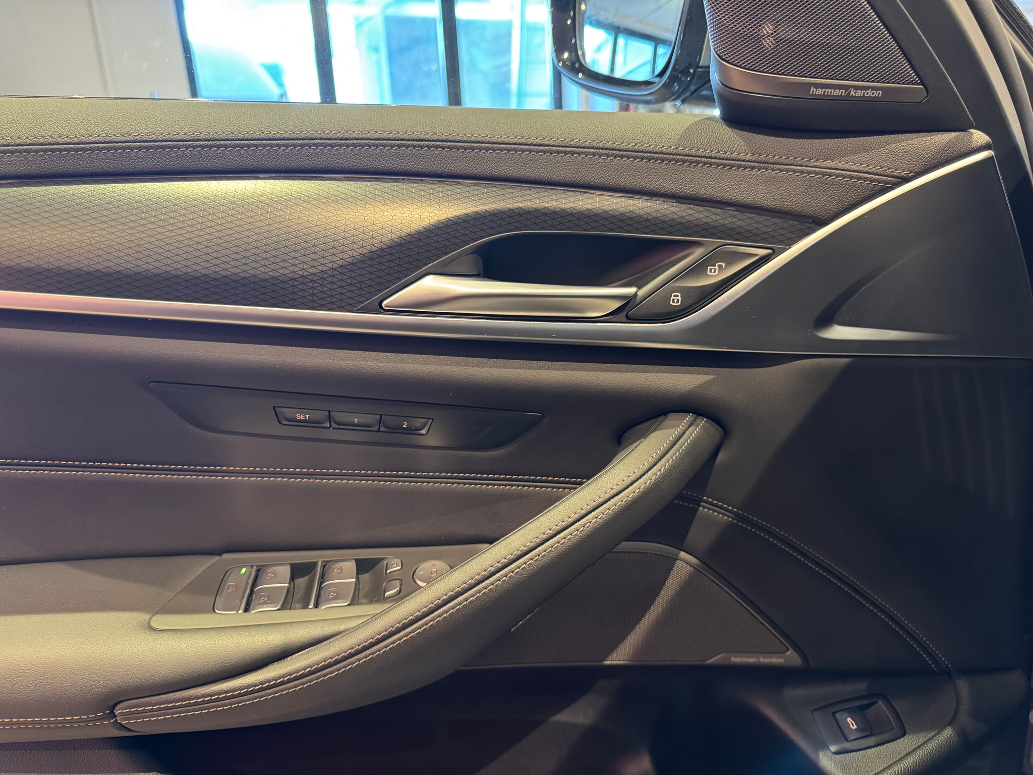 listing desktop thumbnail image 16