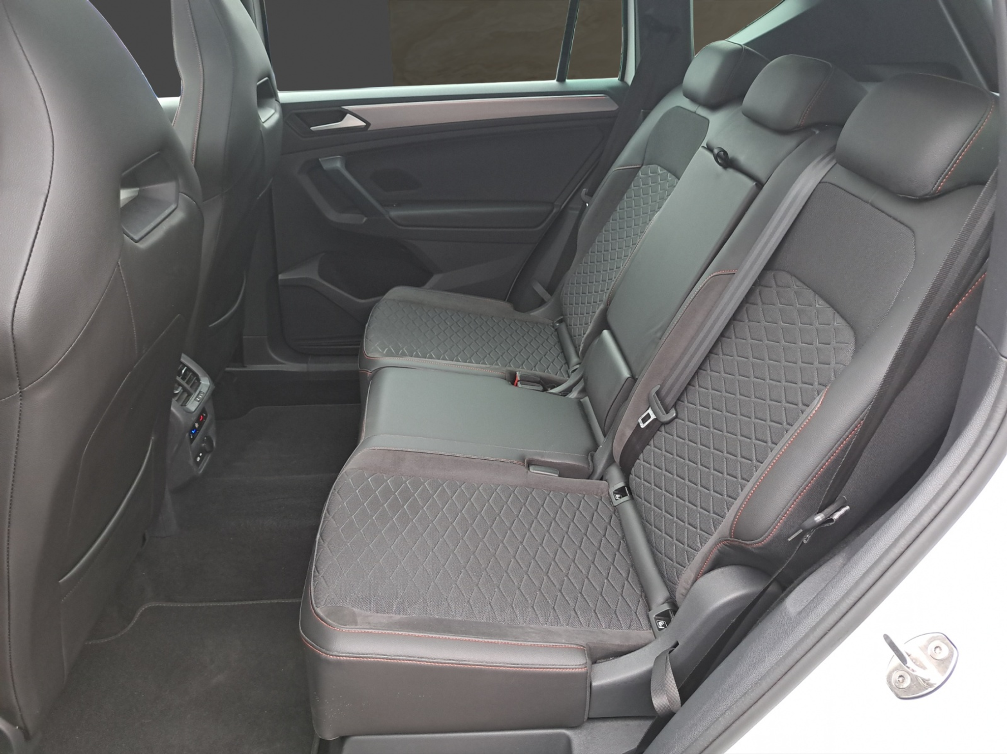 listing desktop thumbnail image 15