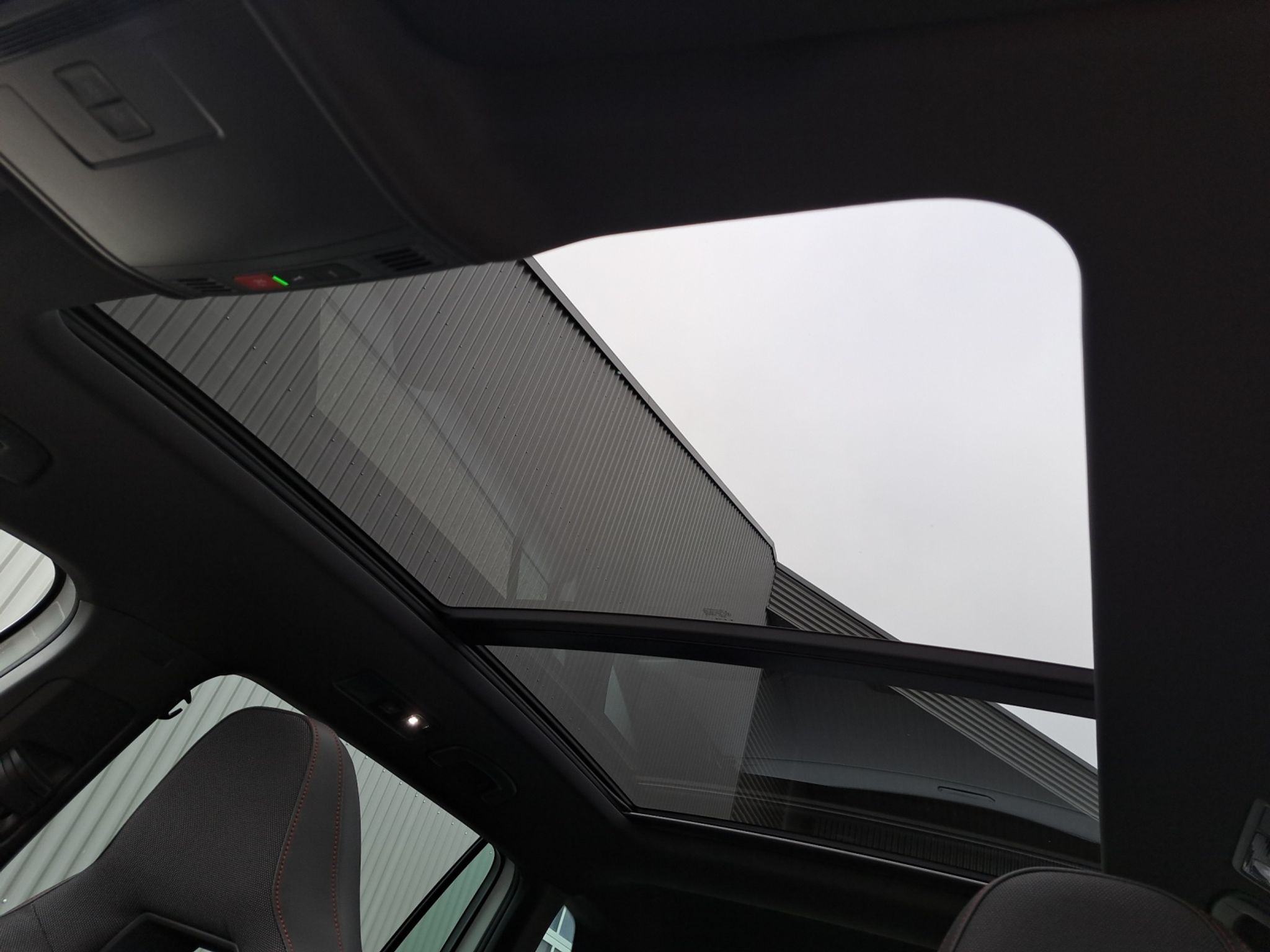 listing desktop thumbnail image 18