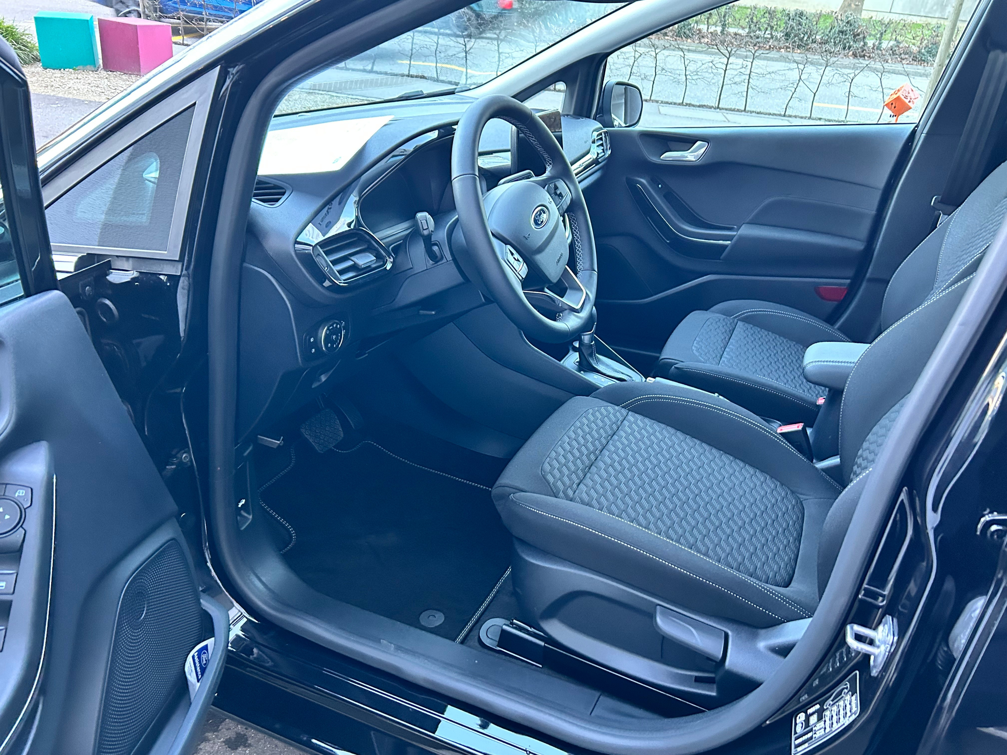 listing desktop thumbnail image 6