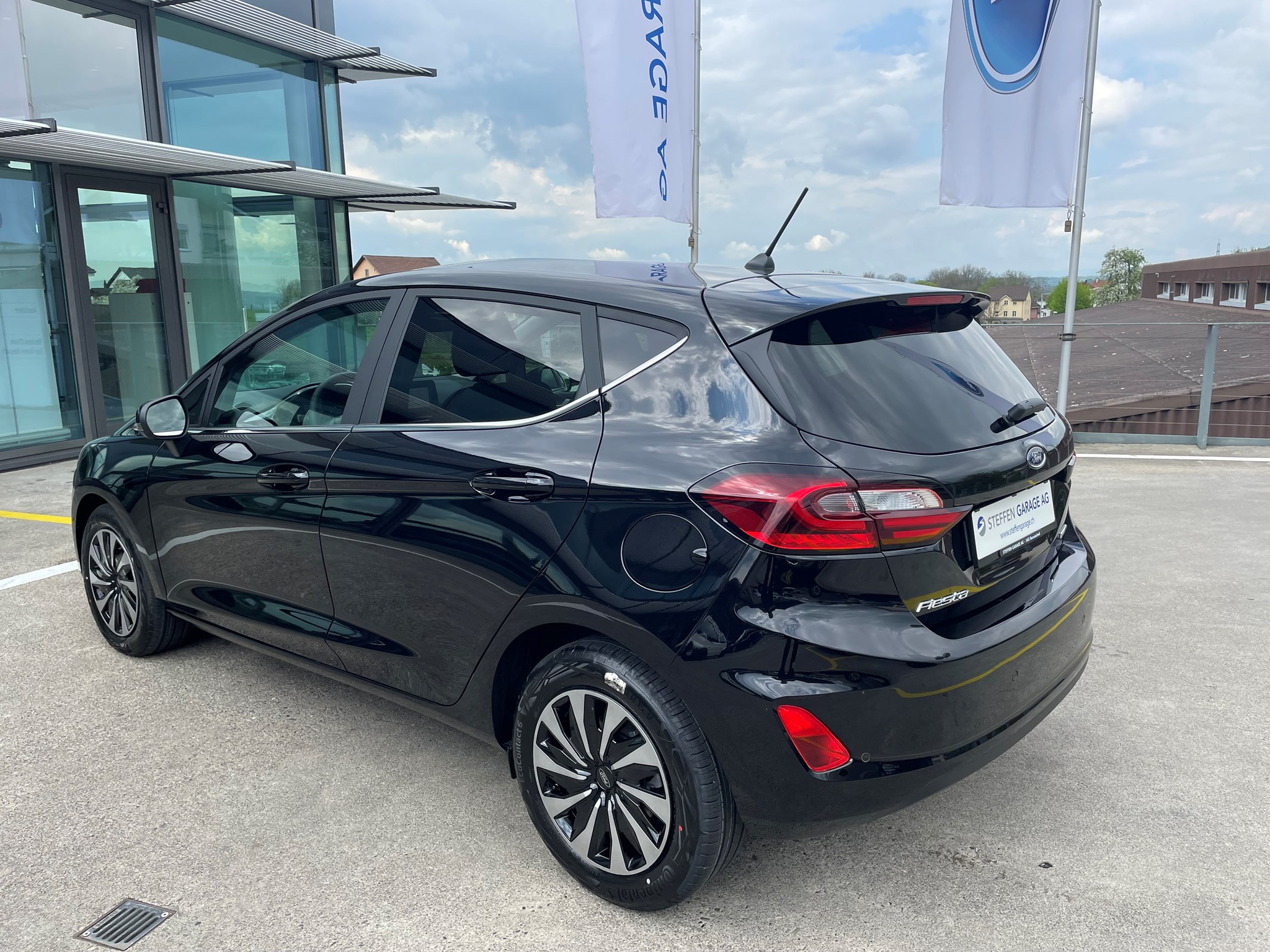 listing desktop thumbnail image 5