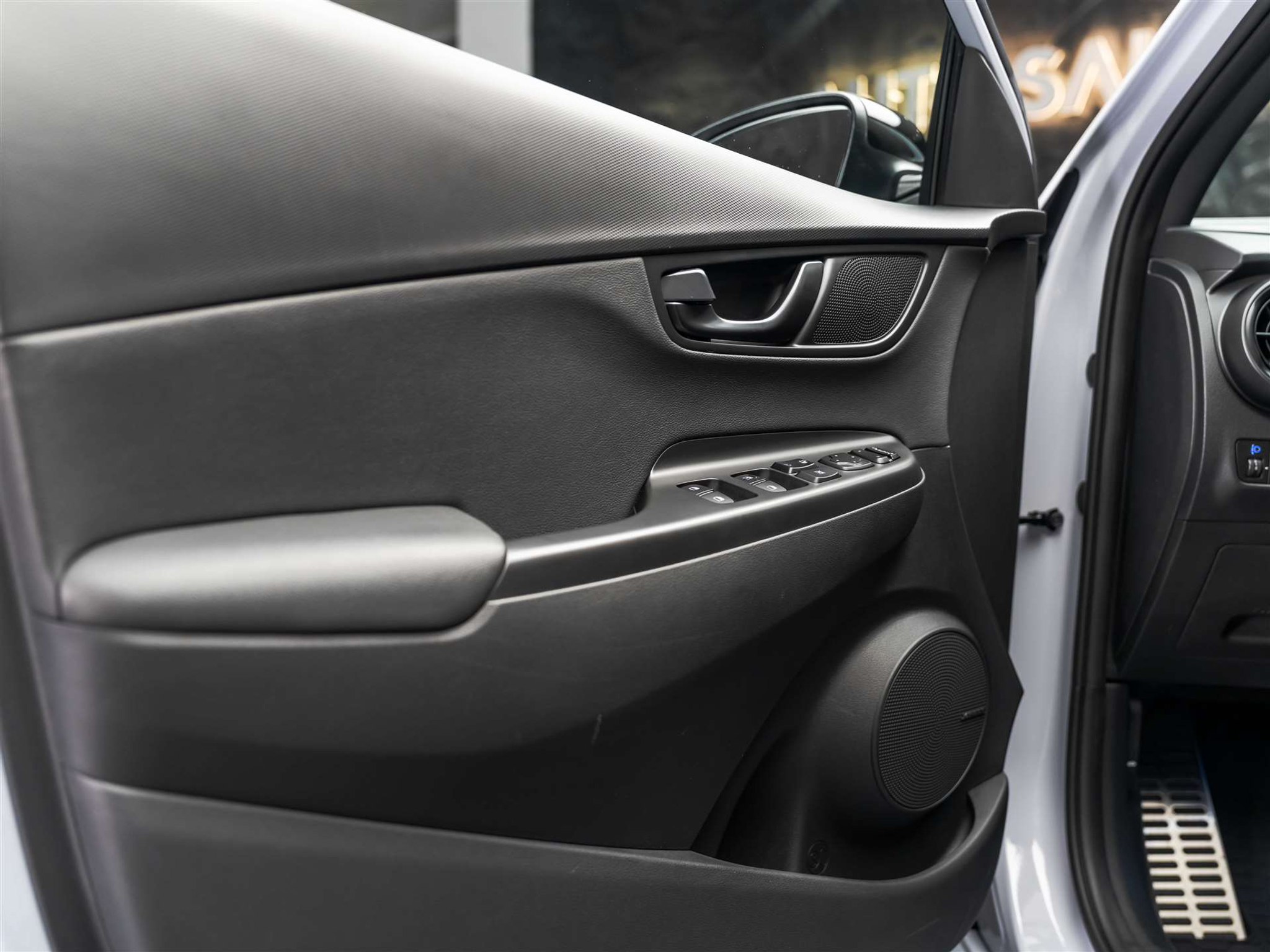 listing desktop thumbnail image 23