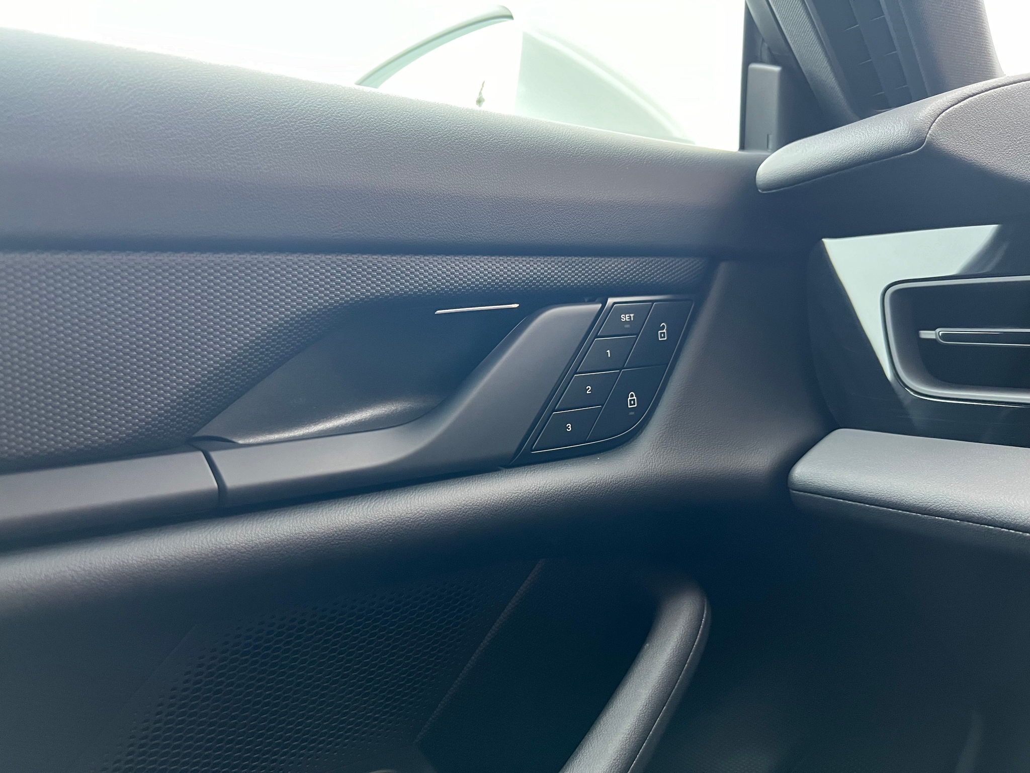 listing desktop thumbnail image 22