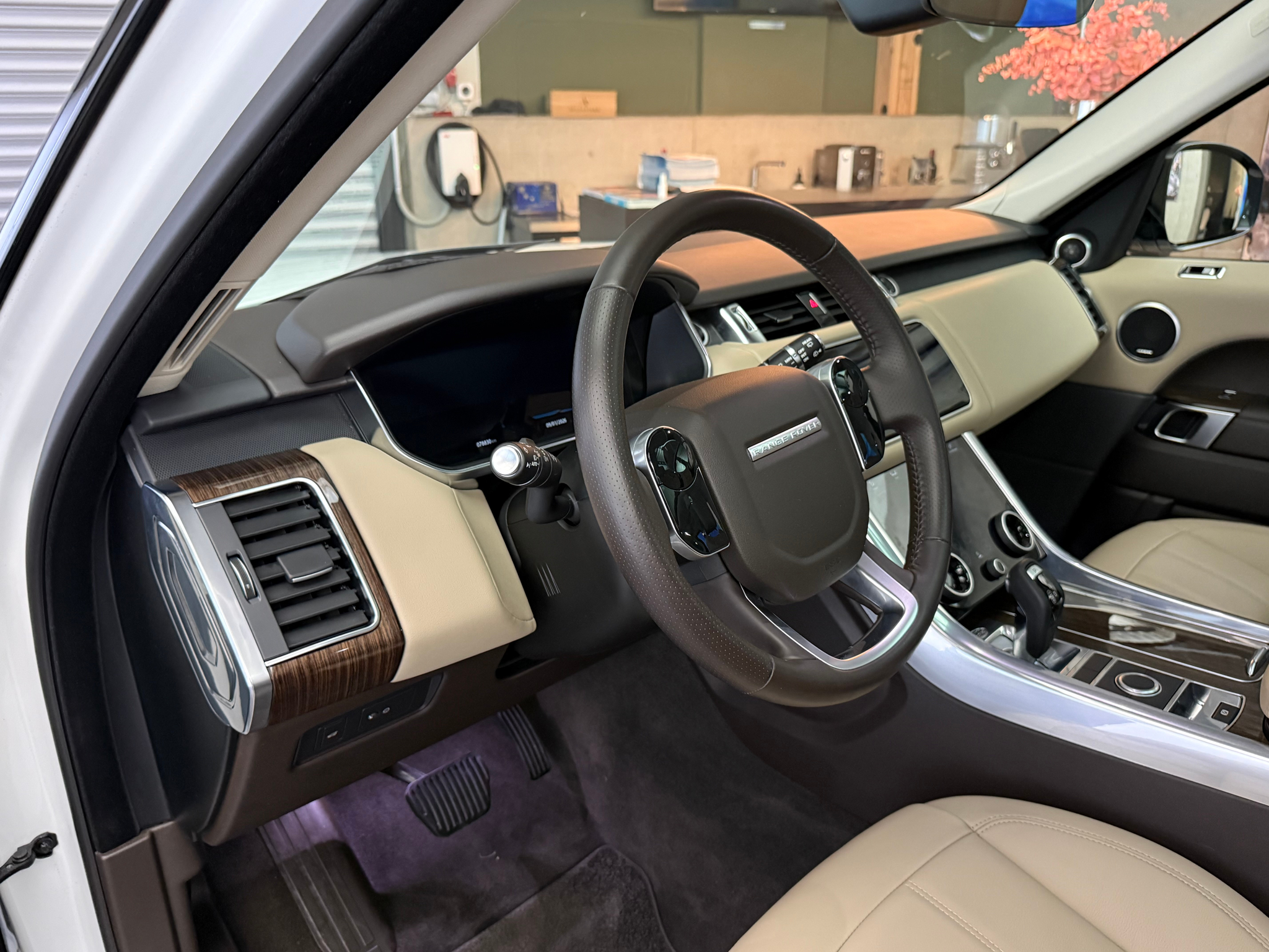 listing desktop thumbnail image 9