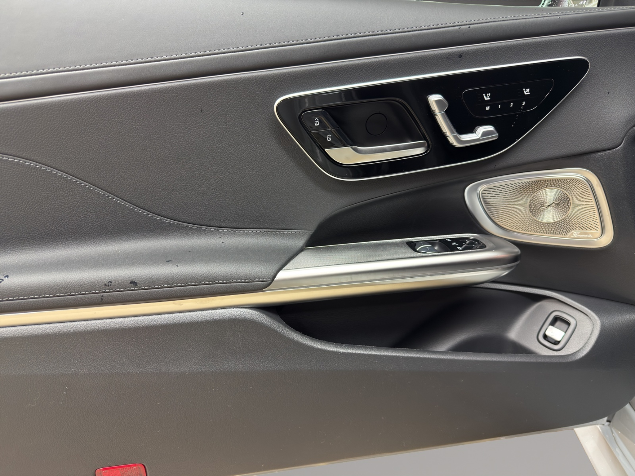 listing desktop thumbnail image 12