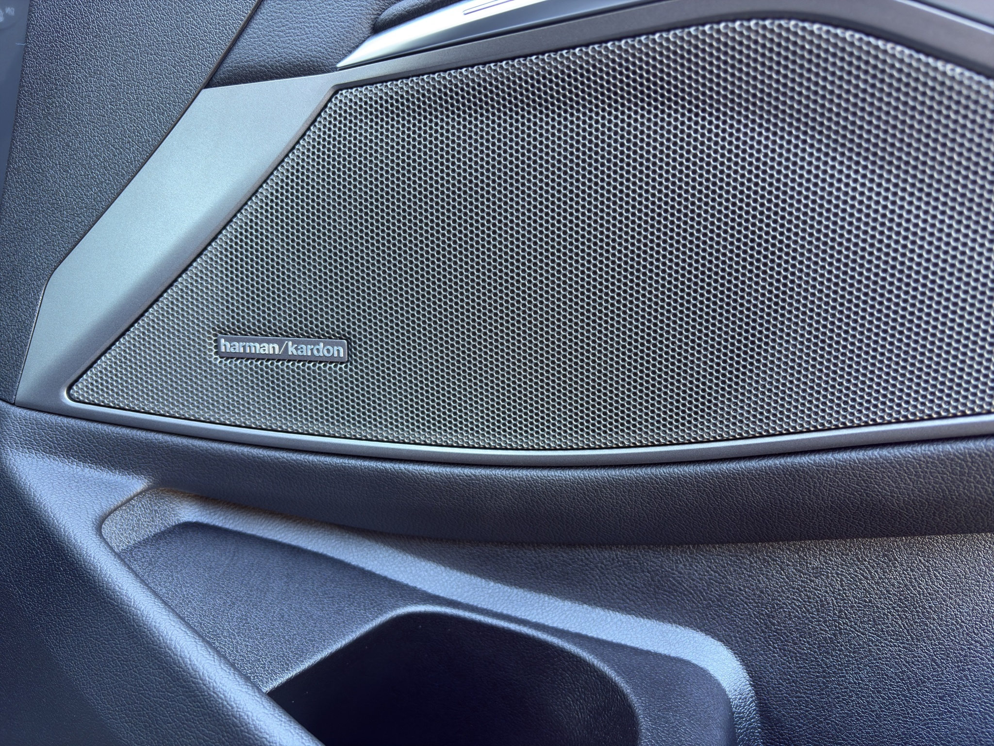 listing desktop thumbnail image 17